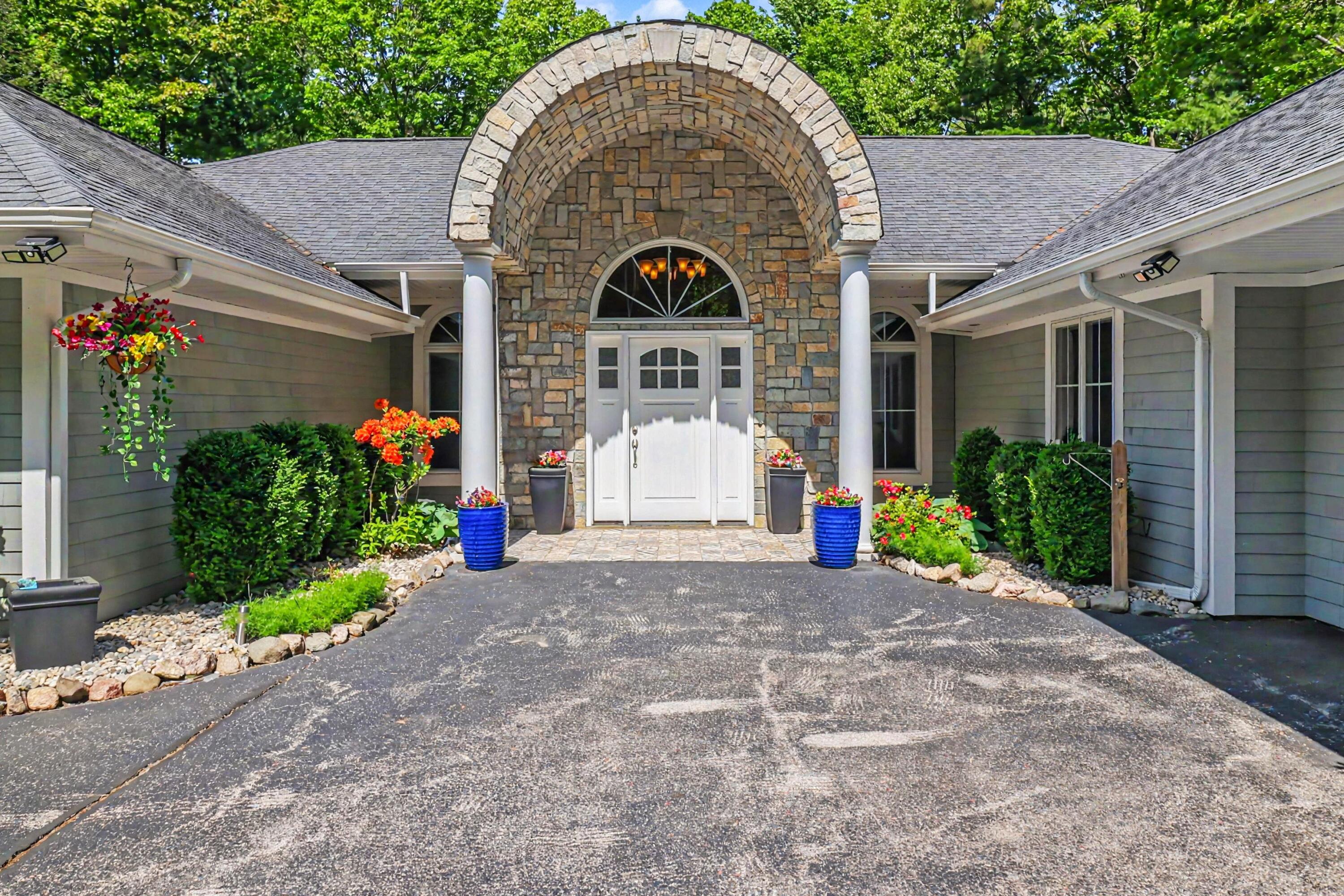 5389 Ridge Road