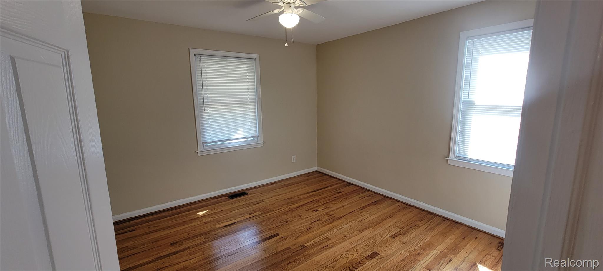 Ferndale City, Michigan 48220, United States, 2 Bedrooms Bedrooms, ,1 BathroomBathrooms,Residential,Active,211878