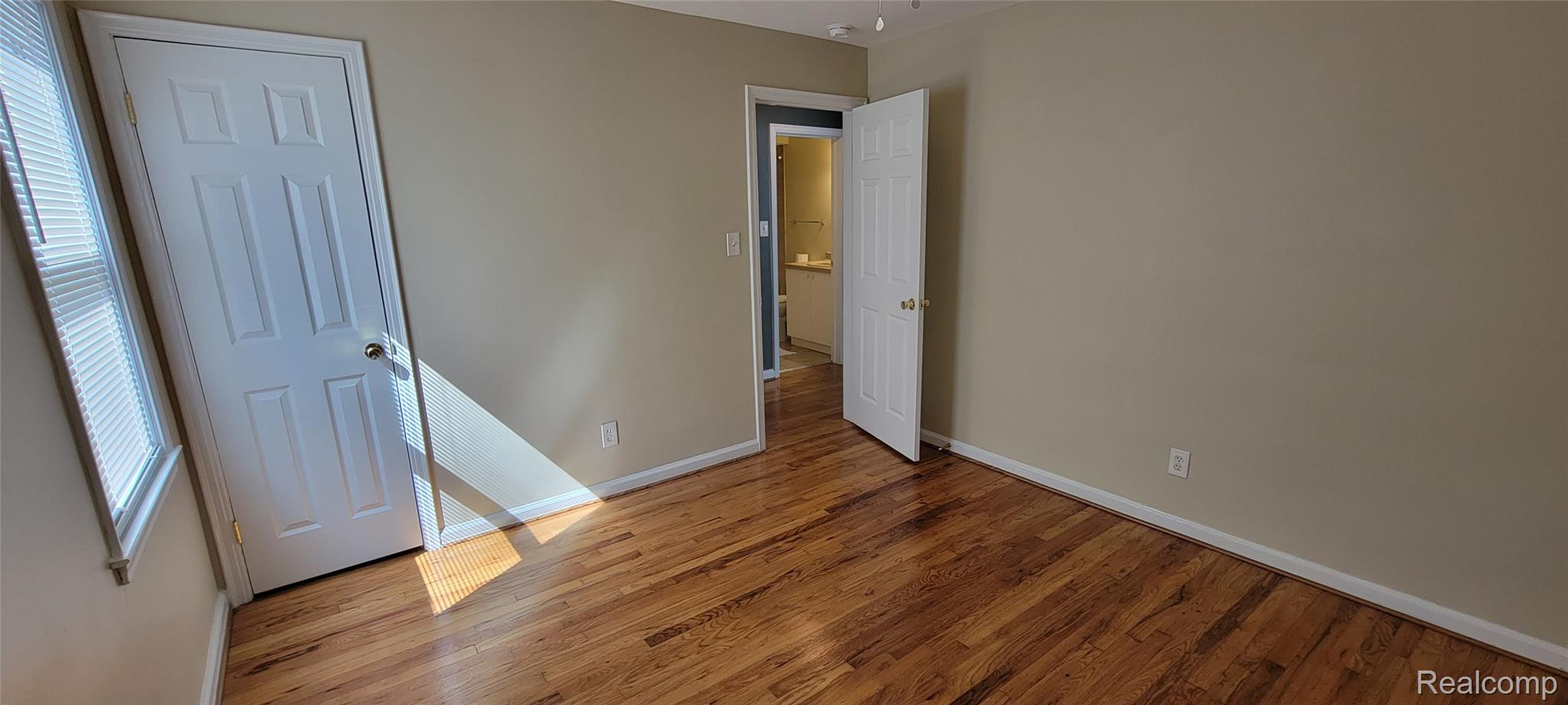 Ferndale City, Michigan 48220, United States, 2 Bedrooms Bedrooms, ,1 BathroomBathrooms,Residential,Active,211878