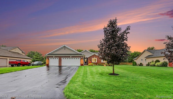349 CORKWOOD DR, OXFORD, MI 48371 - Image fe578a1f447f440b2d4a8d5cdf79cbb6/711559035