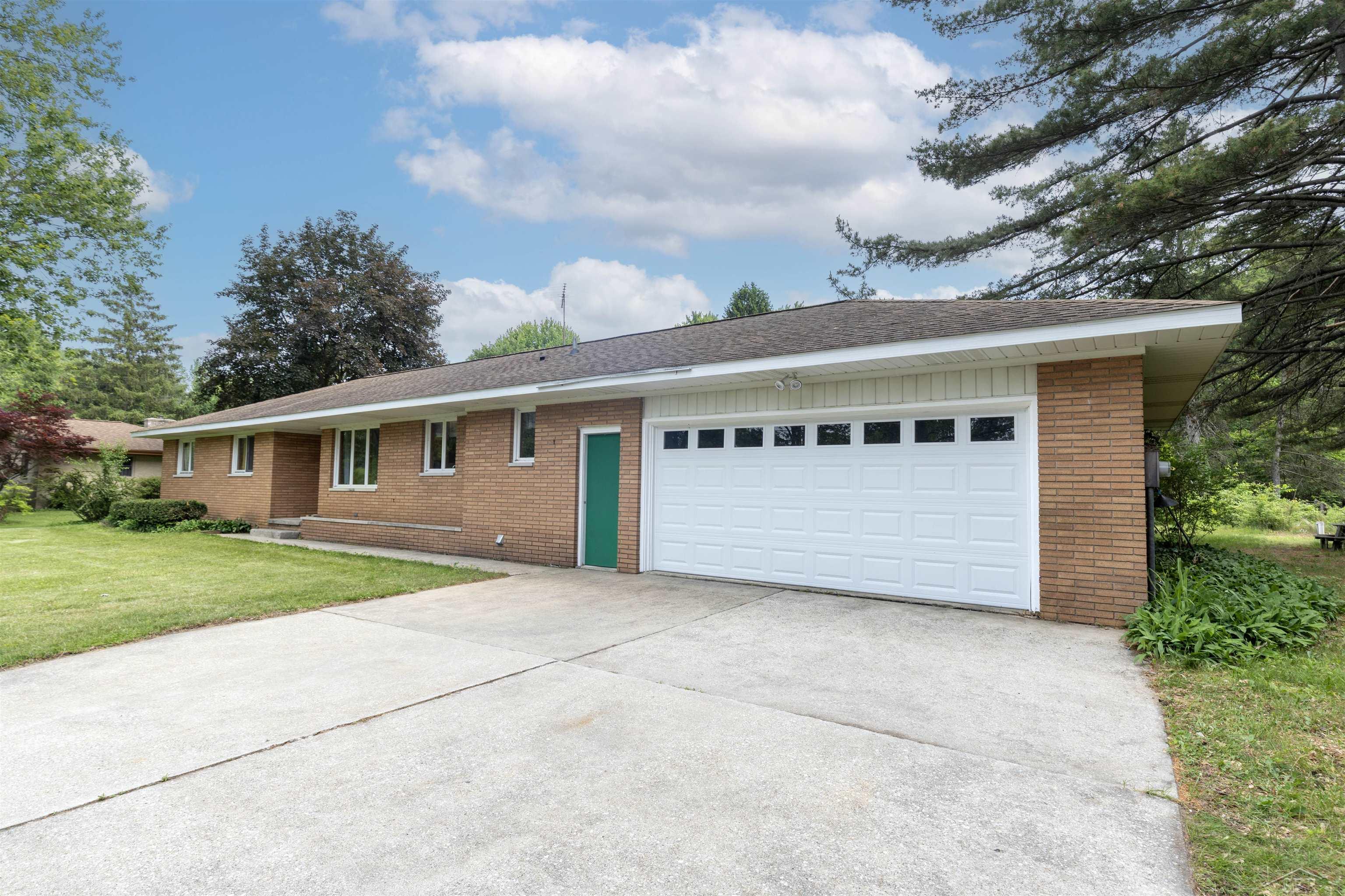 2552 E Freeland Road