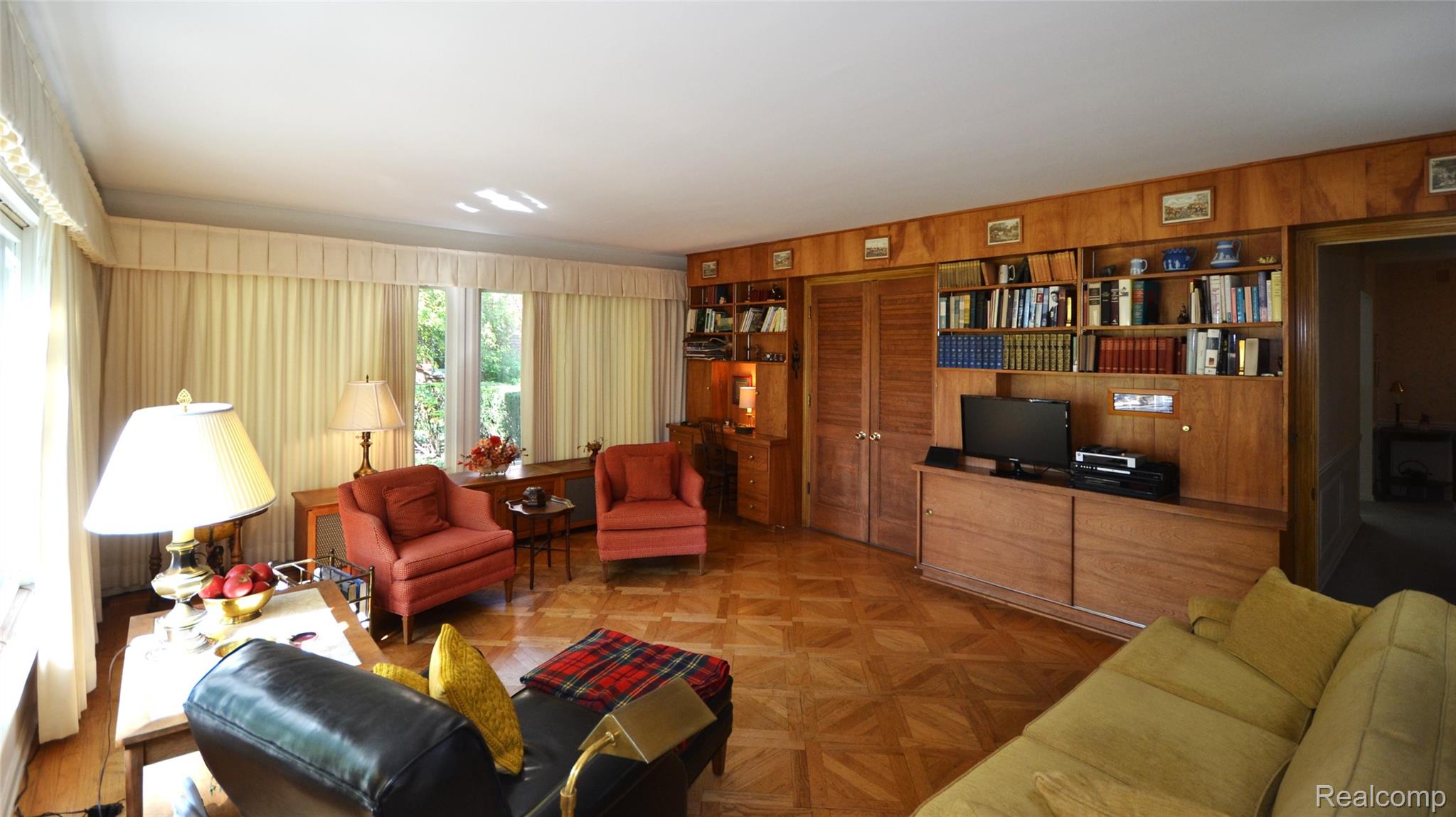 Bloomfield Charter Township, Michigan 48301, United States, 4 Bedrooms Bedrooms, ,3 BathroomsBathrooms,Residential,Pending,206332