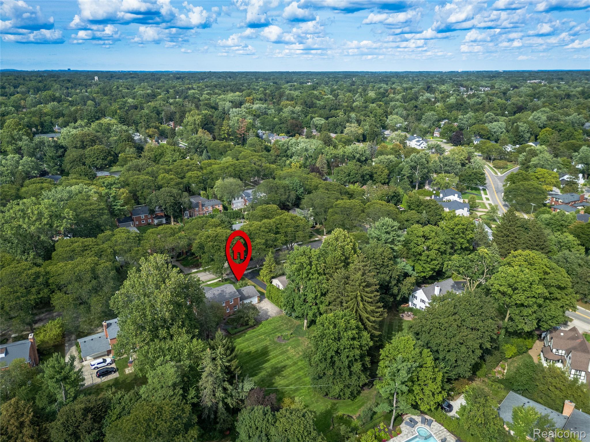 Bloomfield Charter Township, Michigan 48301, United States, 4 Bedrooms Bedrooms, ,3 BathroomsBathrooms,Residential,Pending,206332