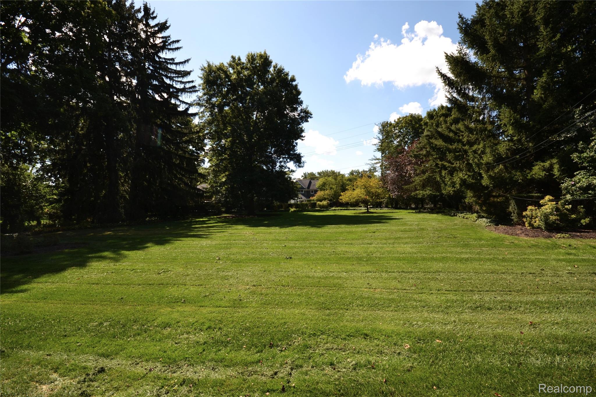 Bloomfield Charter Township, Michigan 48301, United States, 4 Bedrooms Bedrooms, ,3 BathroomsBathrooms,Residential,Pending,206332