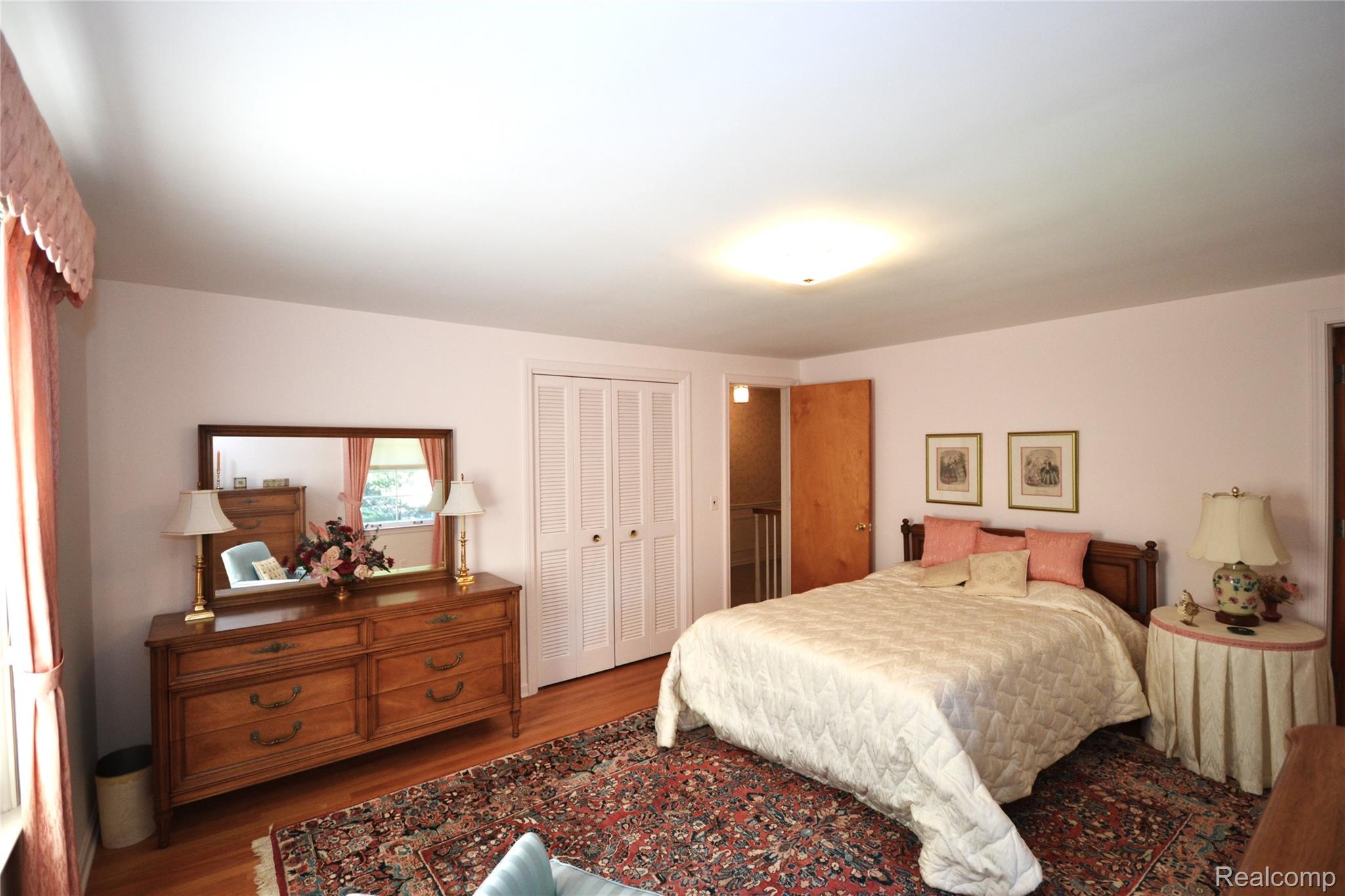 Bloomfield Charter Township, Michigan 48301, United States, 4 Bedrooms Bedrooms, ,3 BathroomsBathrooms,Residential,Pending,206332