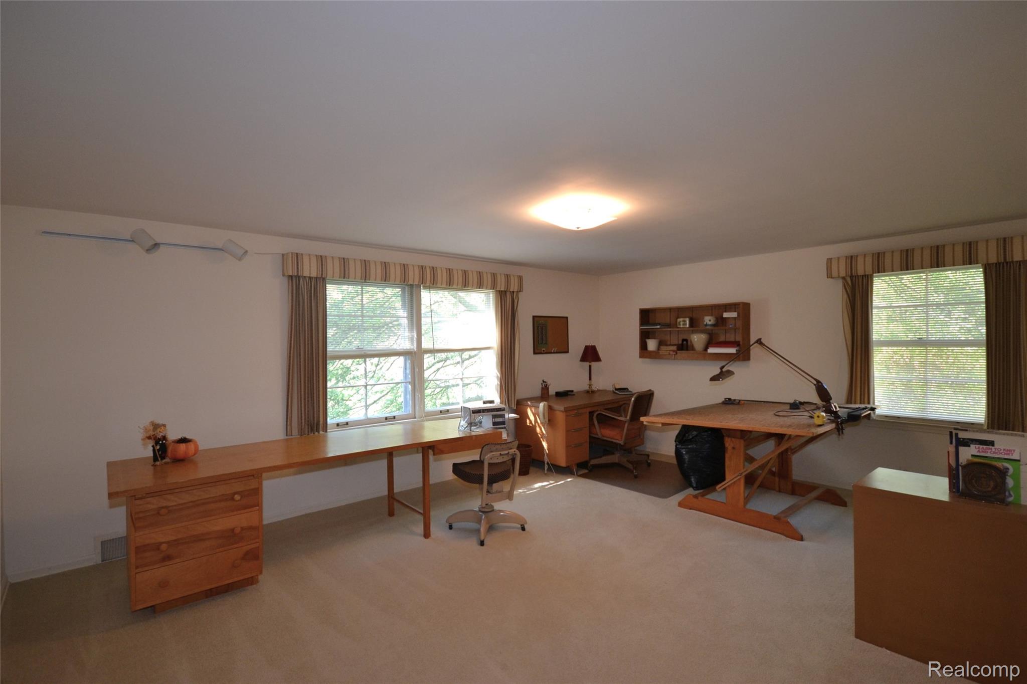 Bloomfield Charter Township, Michigan 48301, United States, 4 Bedrooms Bedrooms, ,3 BathroomsBathrooms,Residential,Pending,206332