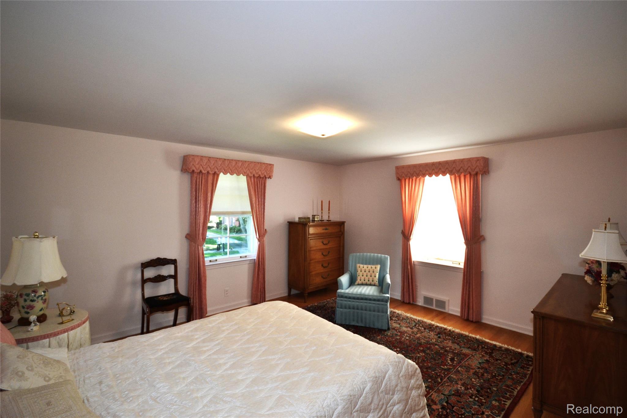 Bloomfield Charter Township, Michigan 48301, United States, 4 Bedrooms Bedrooms, ,3 BathroomsBathrooms,Residential,Pending,206332