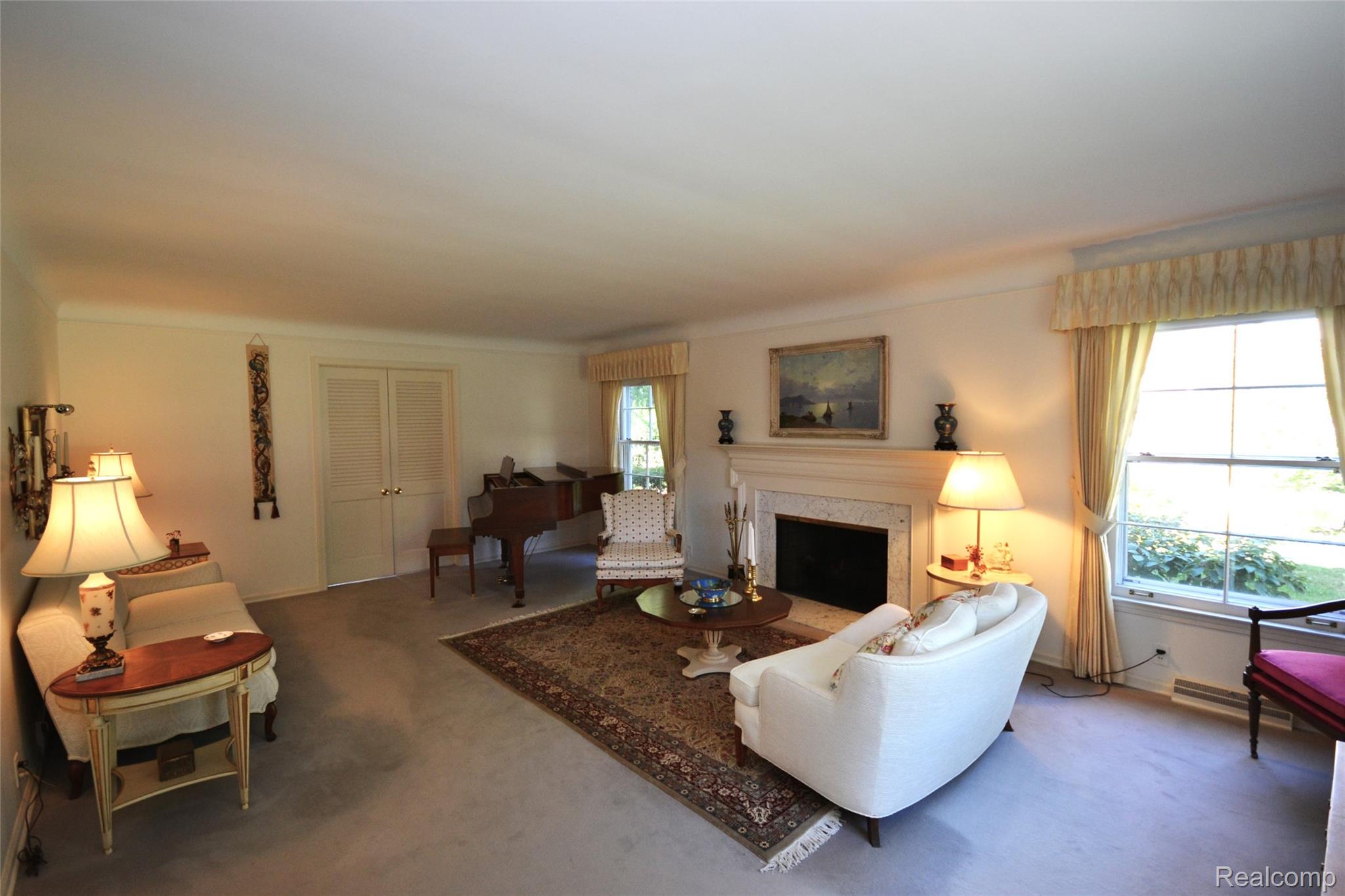 Bloomfield Charter Township, Michigan 48301, United States, 4 Bedrooms Bedrooms, ,3 BathroomsBathrooms,Residential,Pending,206332