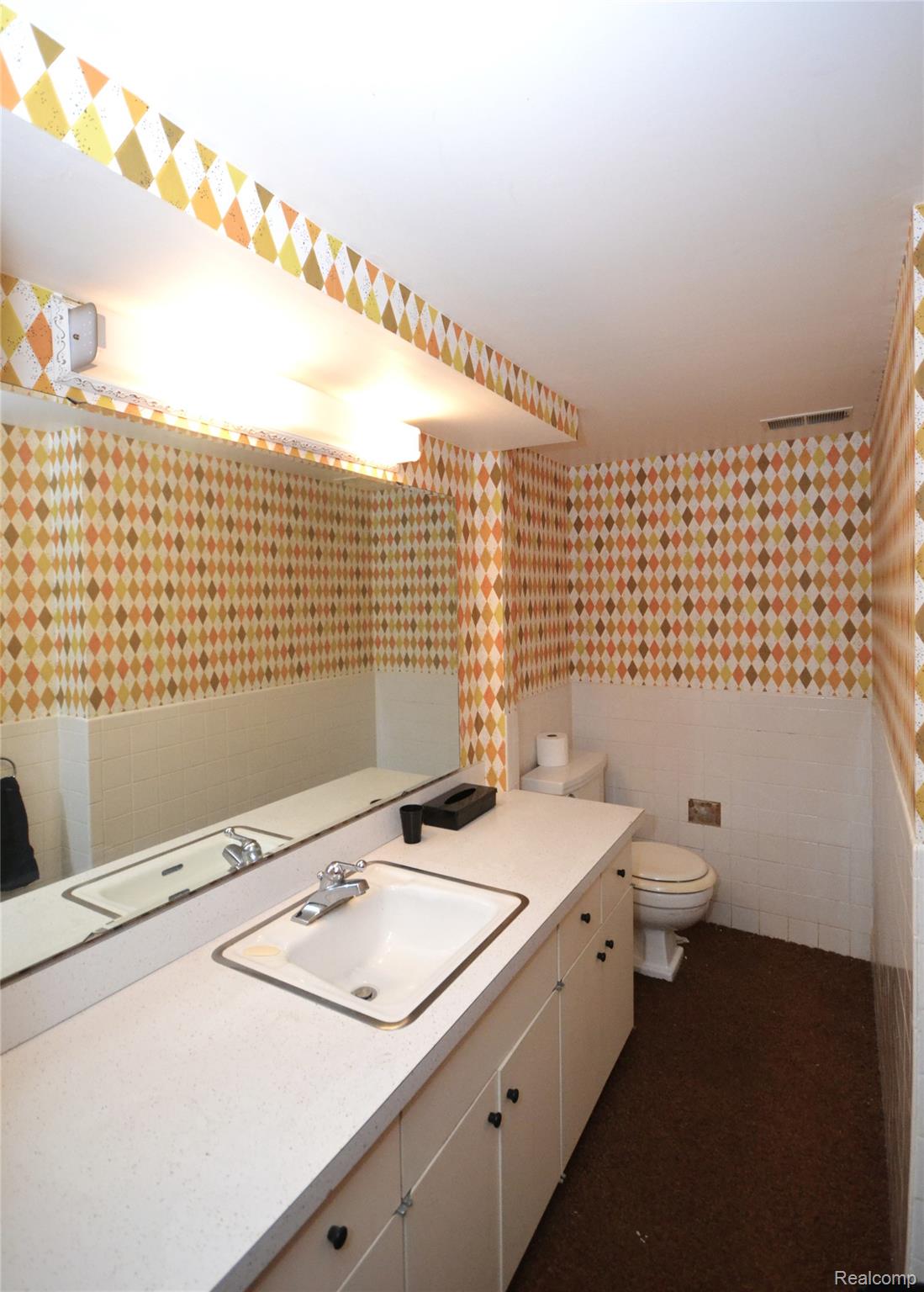 Bloomfield Charter Township, Michigan 48301, United States, 4 Bedrooms Bedrooms, ,3 BathroomsBathrooms,Residential,Pending,206332