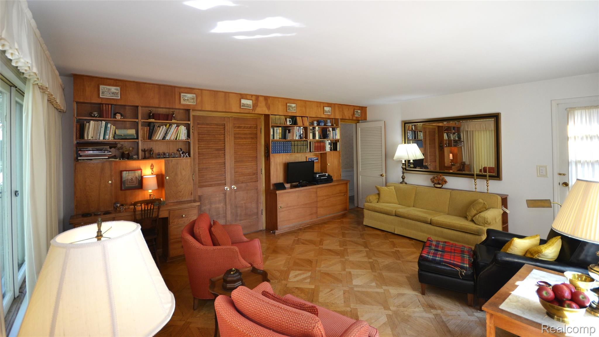 Bloomfield Charter Township, Michigan 48301, United States, 4 Bedrooms Bedrooms, ,3 BathroomsBathrooms,Residential,Pending,206332