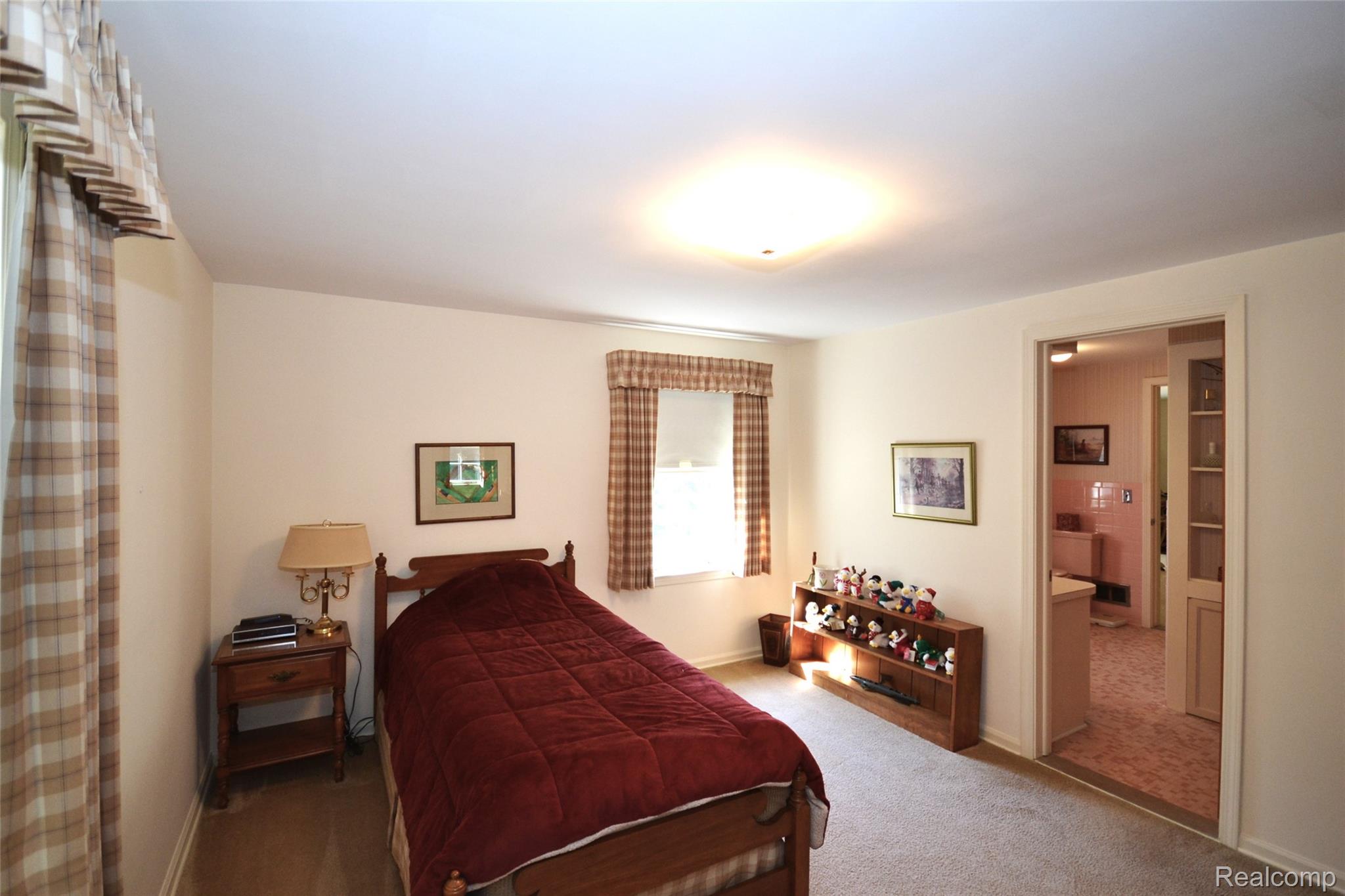 Bloomfield Charter Township, Michigan 48301, United States, 4 Bedrooms Bedrooms, ,3 BathroomsBathrooms,Residential,Pending,206332