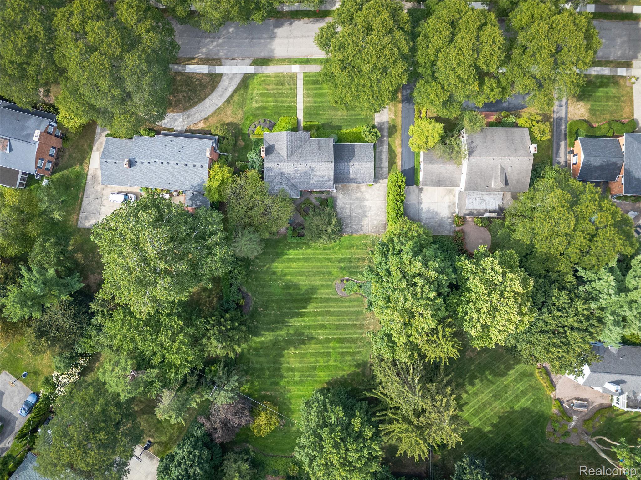 Bloomfield Charter Township, Michigan 48301, United States, 4 Bedrooms Bedrooms, ,3 BathroomsBathrooms,Residential,Pending,206332