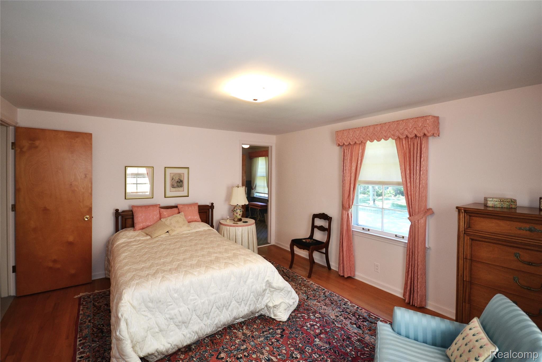 Bloomfield Charter Township, Michigan 48301, United States, 4 Bedrooms Bedrooms, ,3 BathroomsBathrooms,Residential,Pending,206332