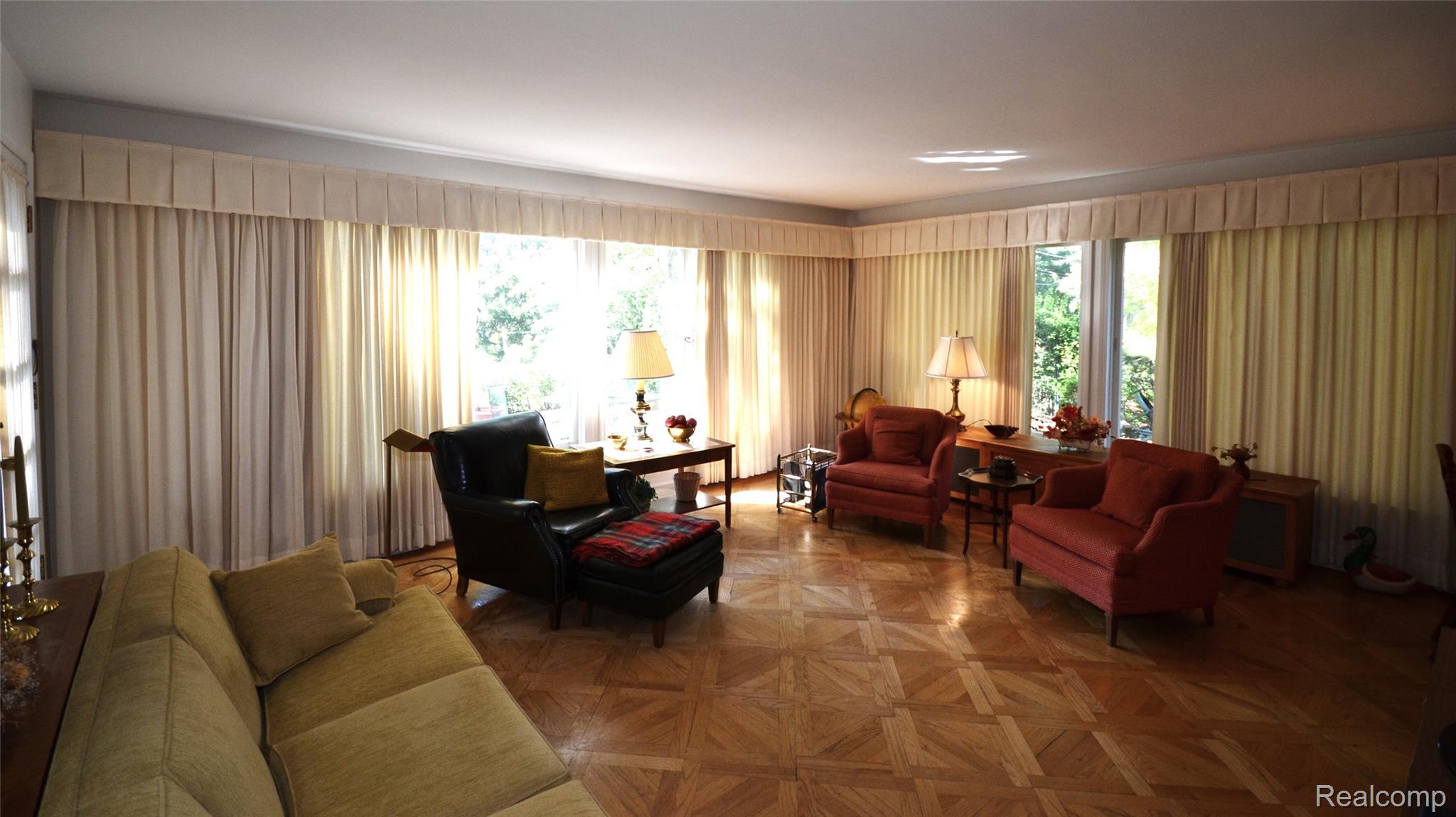 Bloomfield Charter Township, Michigan 48301, United States, 4 Bedrooms Bedrooms, ,3 BathroomsBathrooms,Residential,Pending,206332