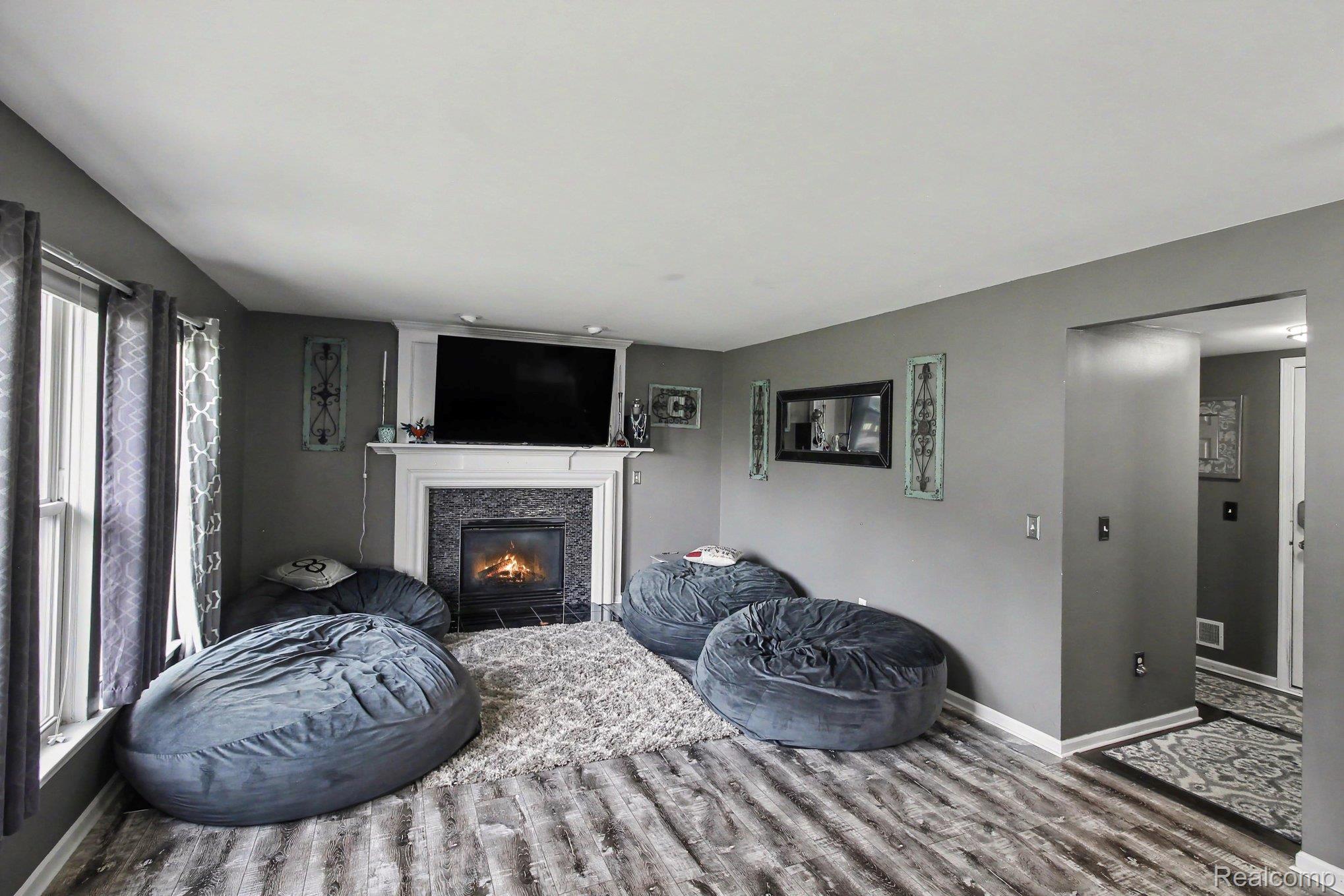 956 Callaway Court