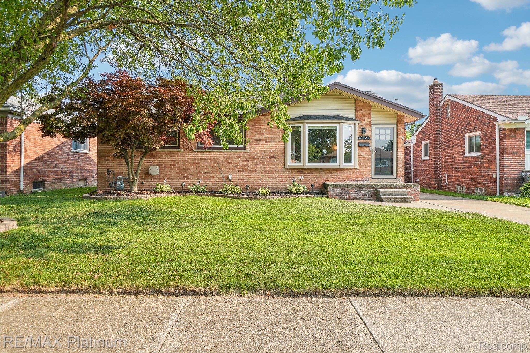 32021 Grandview Avenue