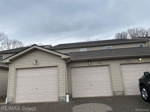 Photo of 5024 Harbor Oak Drive, Waterford Charter Township, MI 48329 (MLS # 20261024414)