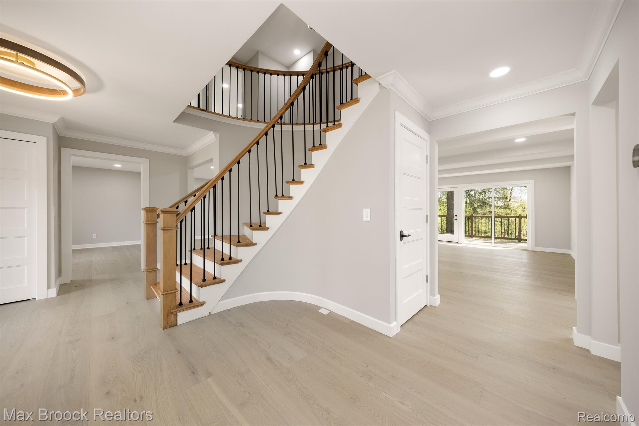 5240 CLARENDON CREST Street