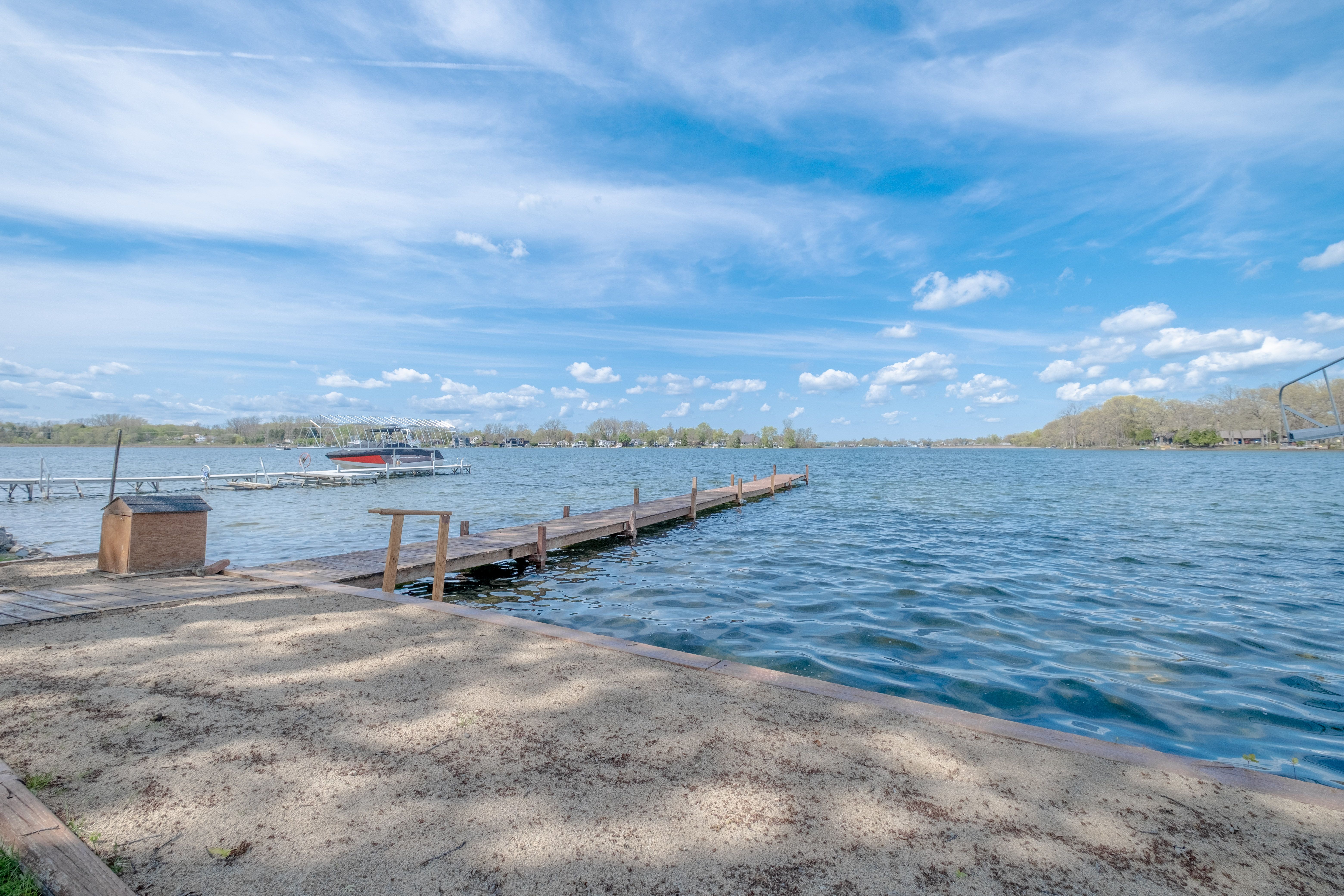 Fenton Charter Township, Michigan 48430, United States, 4 Bedrooms Bedrooms, ,1 BathroomBathrooms,Residential,Active,126094