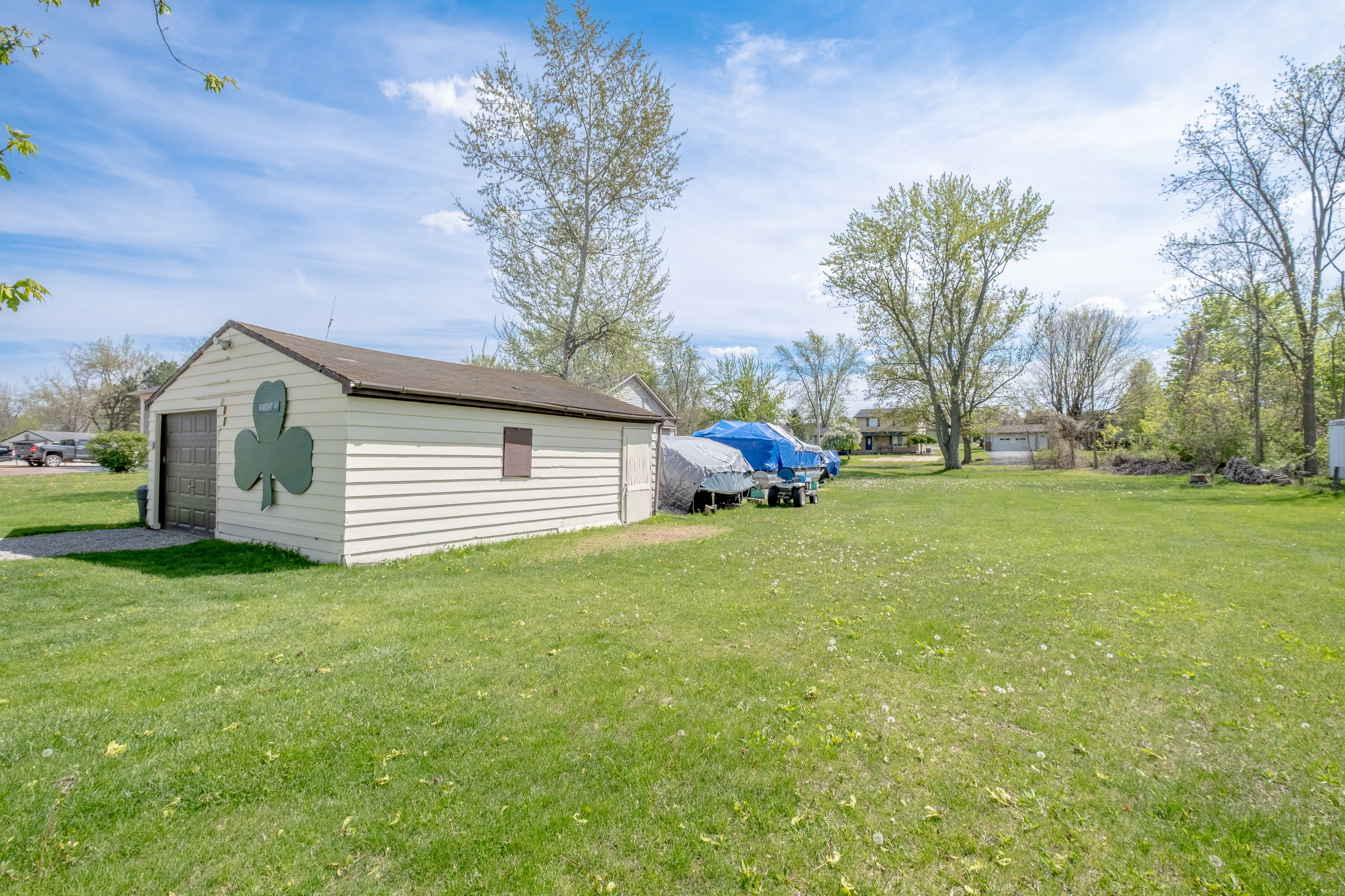 Fenton Charter Township, Michigan 48430, United States, 4 Bedrooms Bedrooms, ,1 BathroomBathrooms,Residential,Active,126094