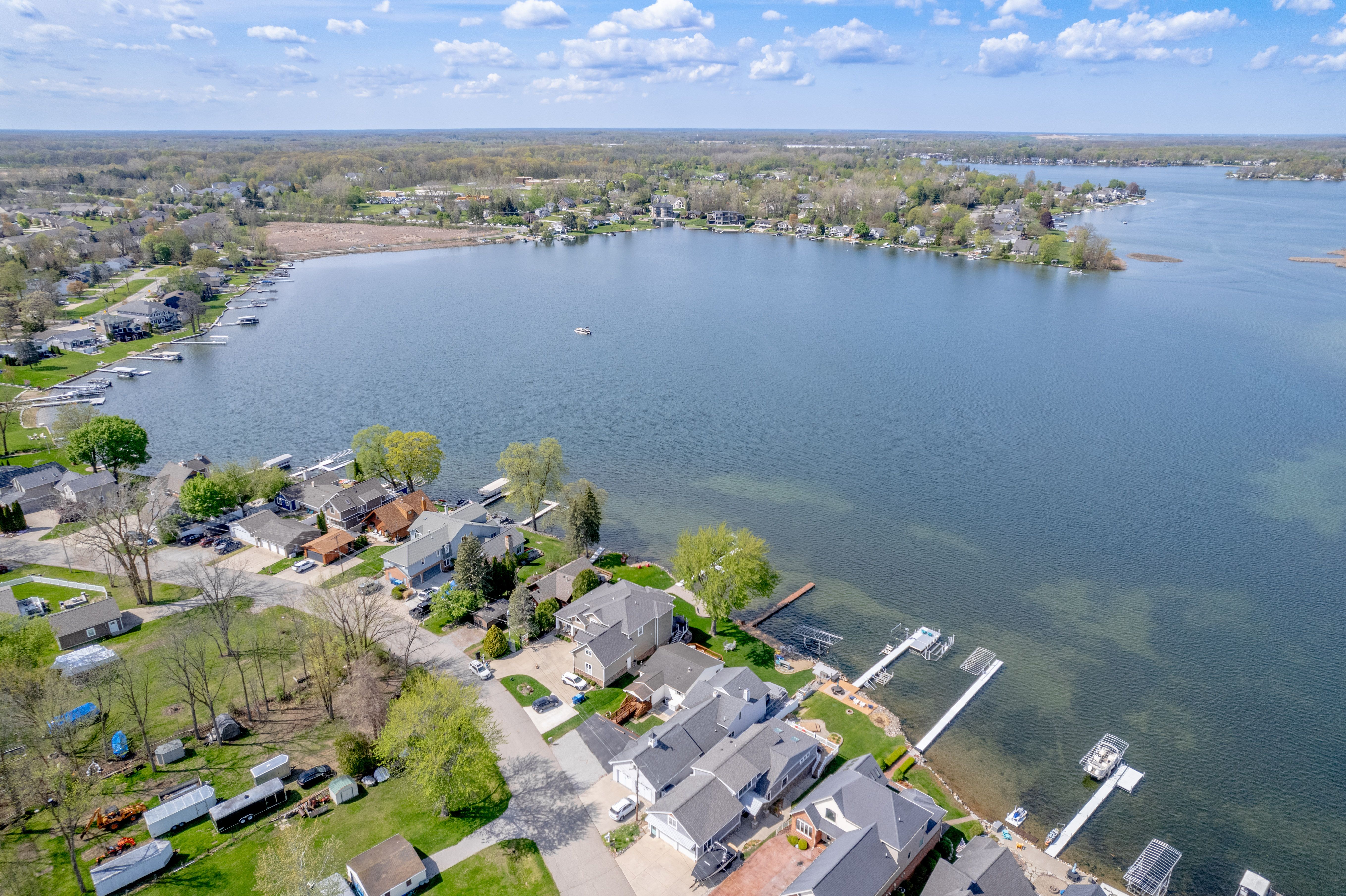 Fenton Charter Township, Michigan 48430, United States, 4 Bedrooms Bedrooms, ,1 BathroomBathrooms,Residential,Active,126094