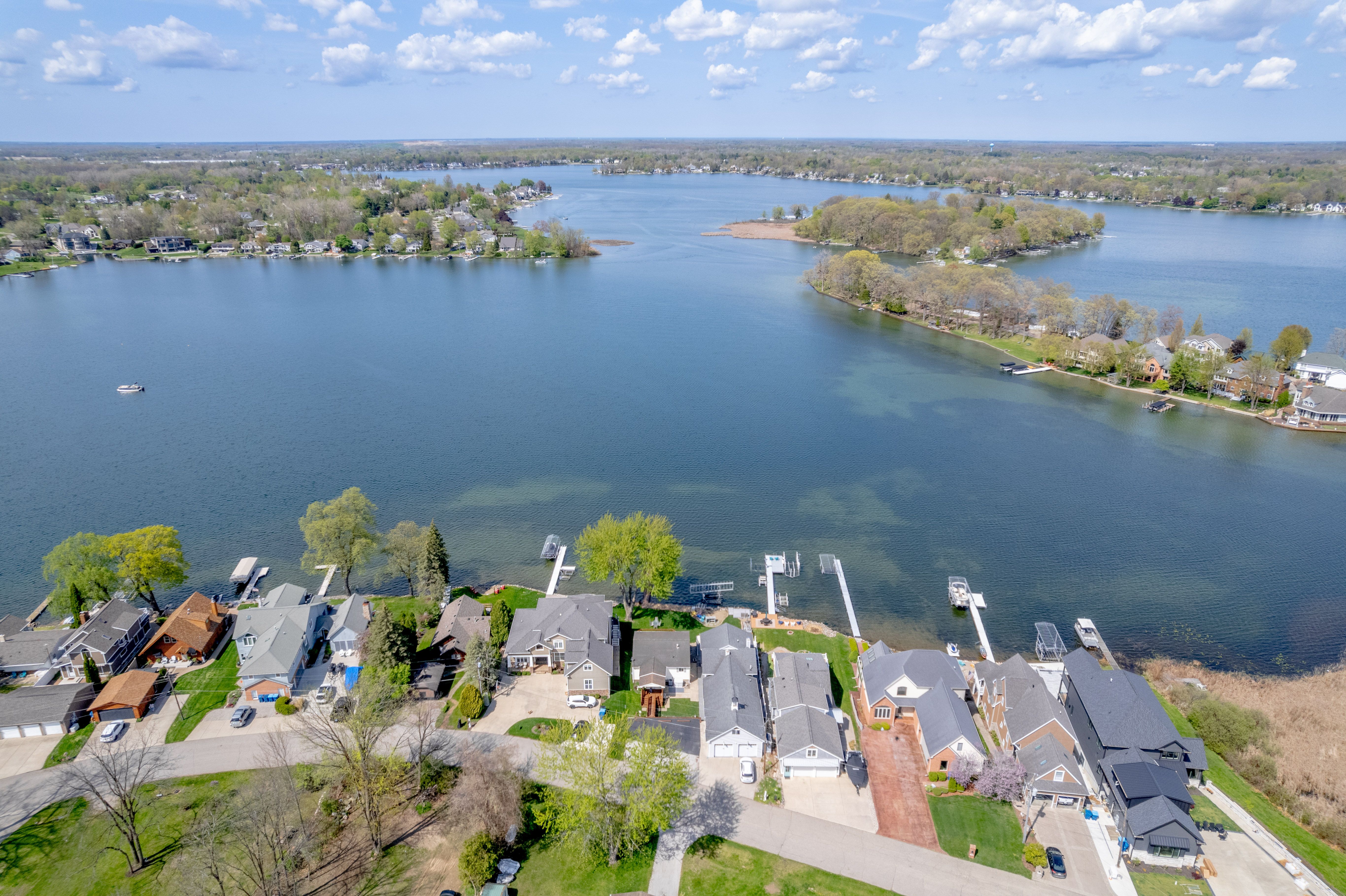 Fenton Charter Township, Michigan 48430, United States, 4 Bedrooms Bedrooms, ,1 BathroomBathrooms,Residential,Active,126094
