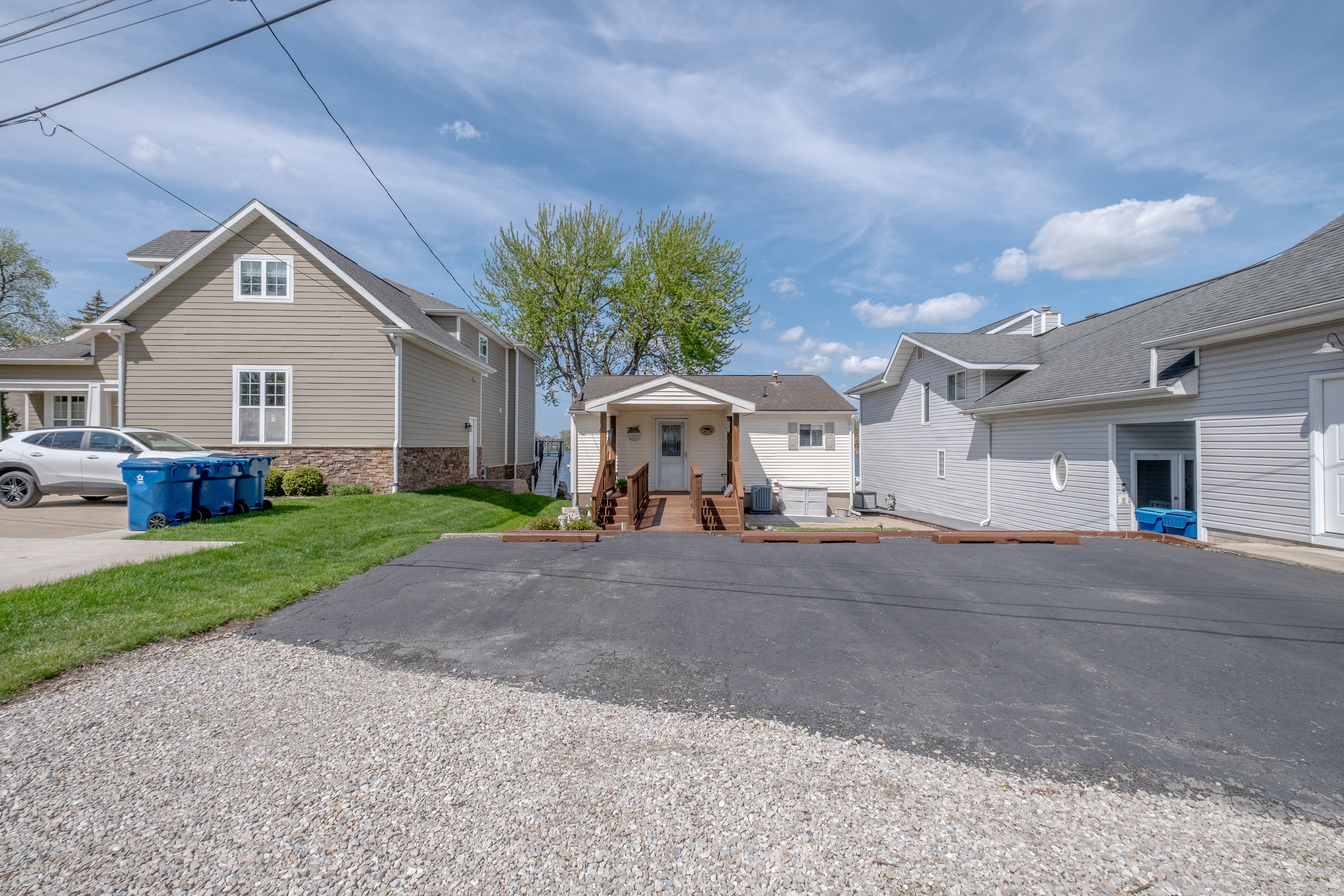 Fenton Charter Township, Michigan 48430, United States, 4 Bedrooms Bedrooms, ,1 BathroomBathrooms,Residential,Active,126094