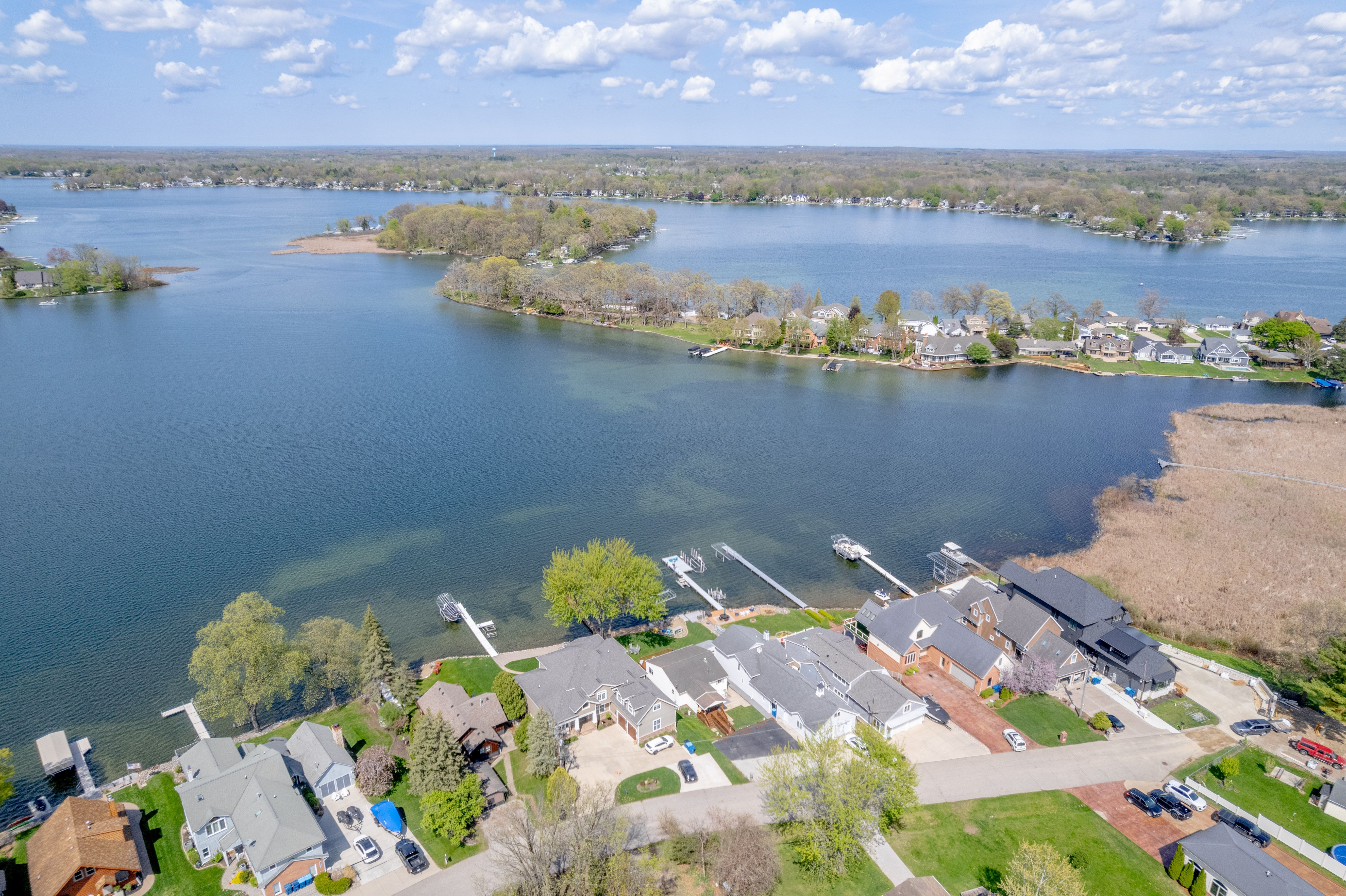 Fenton Charter Township, Michigan 48430, United States, 4 Bedrooms Bedrooms, ,1 BathroomBathrooms,Residential,Active,126094