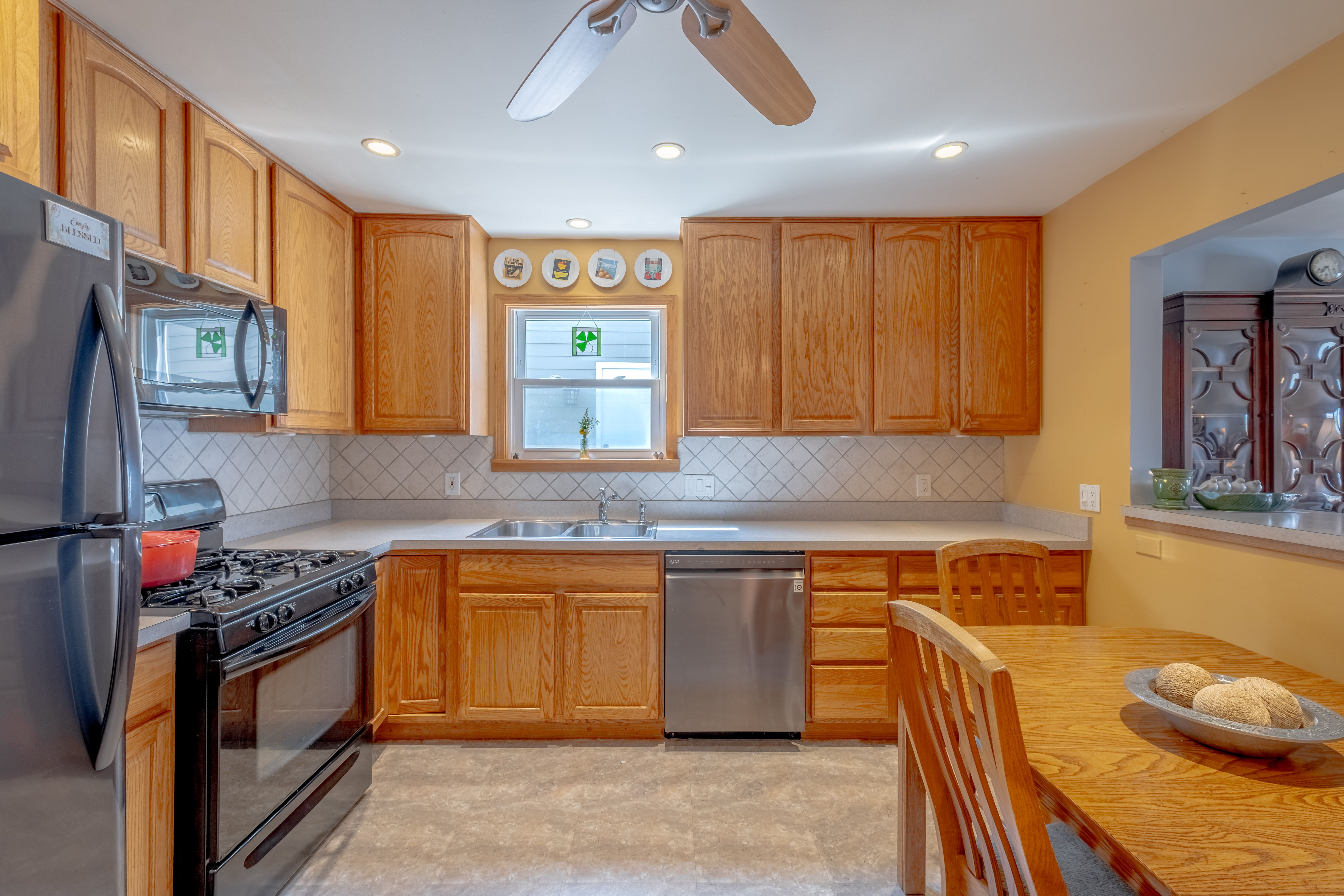 Fenton Charter Township, Michigan 48430, United States, 4 Bedrooms Bedrooms, ,1 BathroomBathrooms,Residential,Active,126094