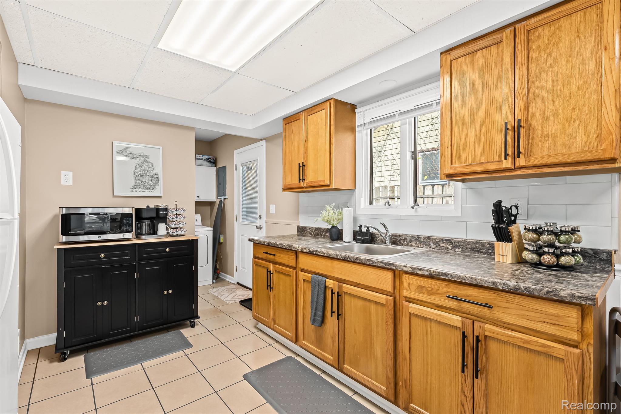 1019 E HAYES Avenue E