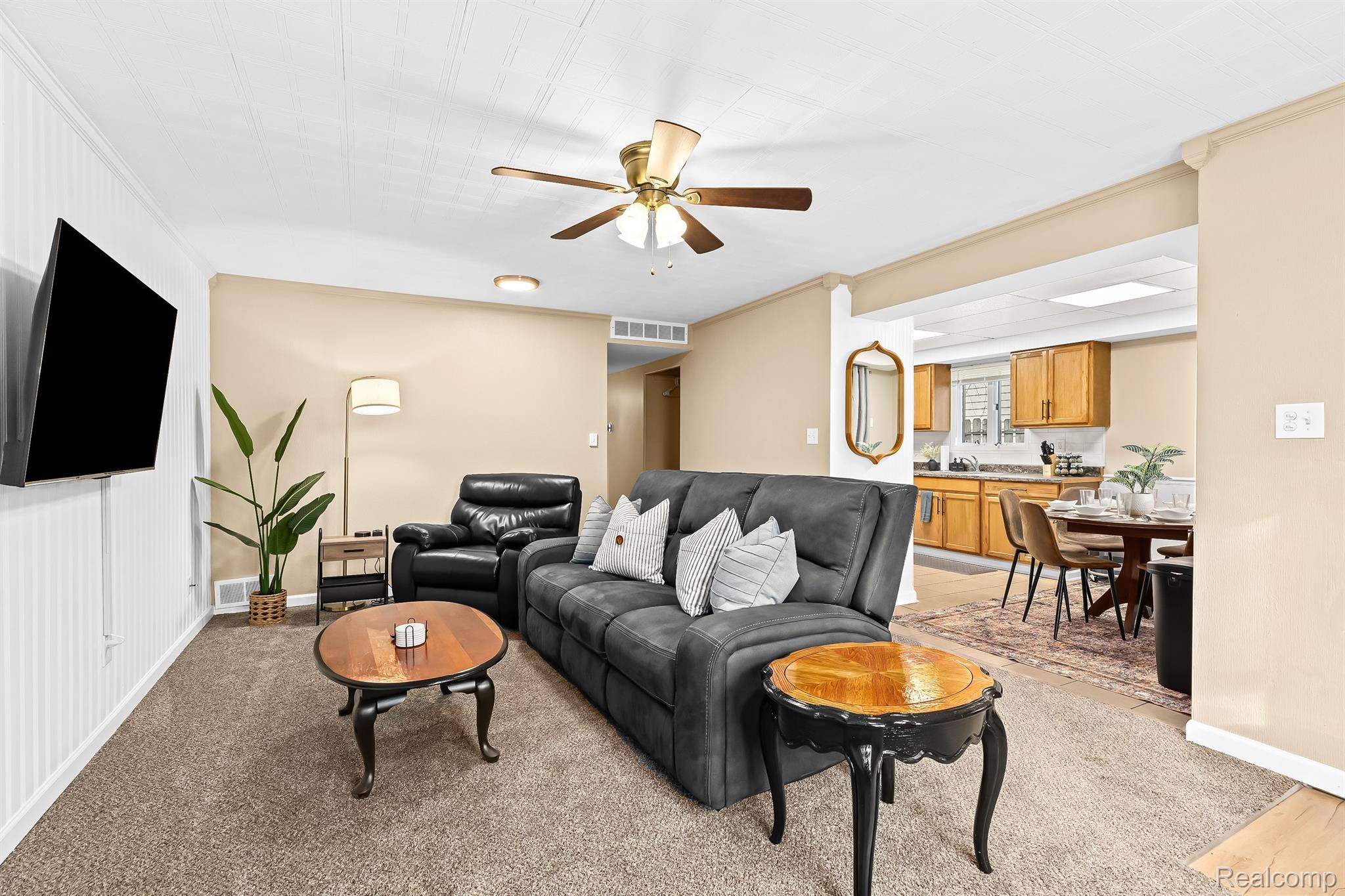 1019 E HAYES Avenue E