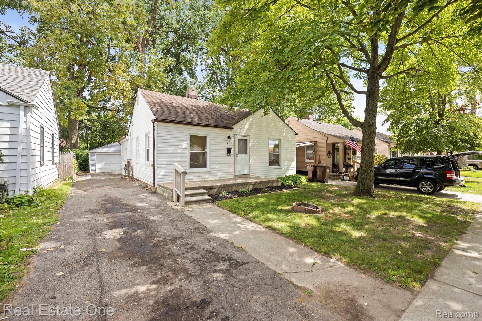 4521 COLUMBUS Street