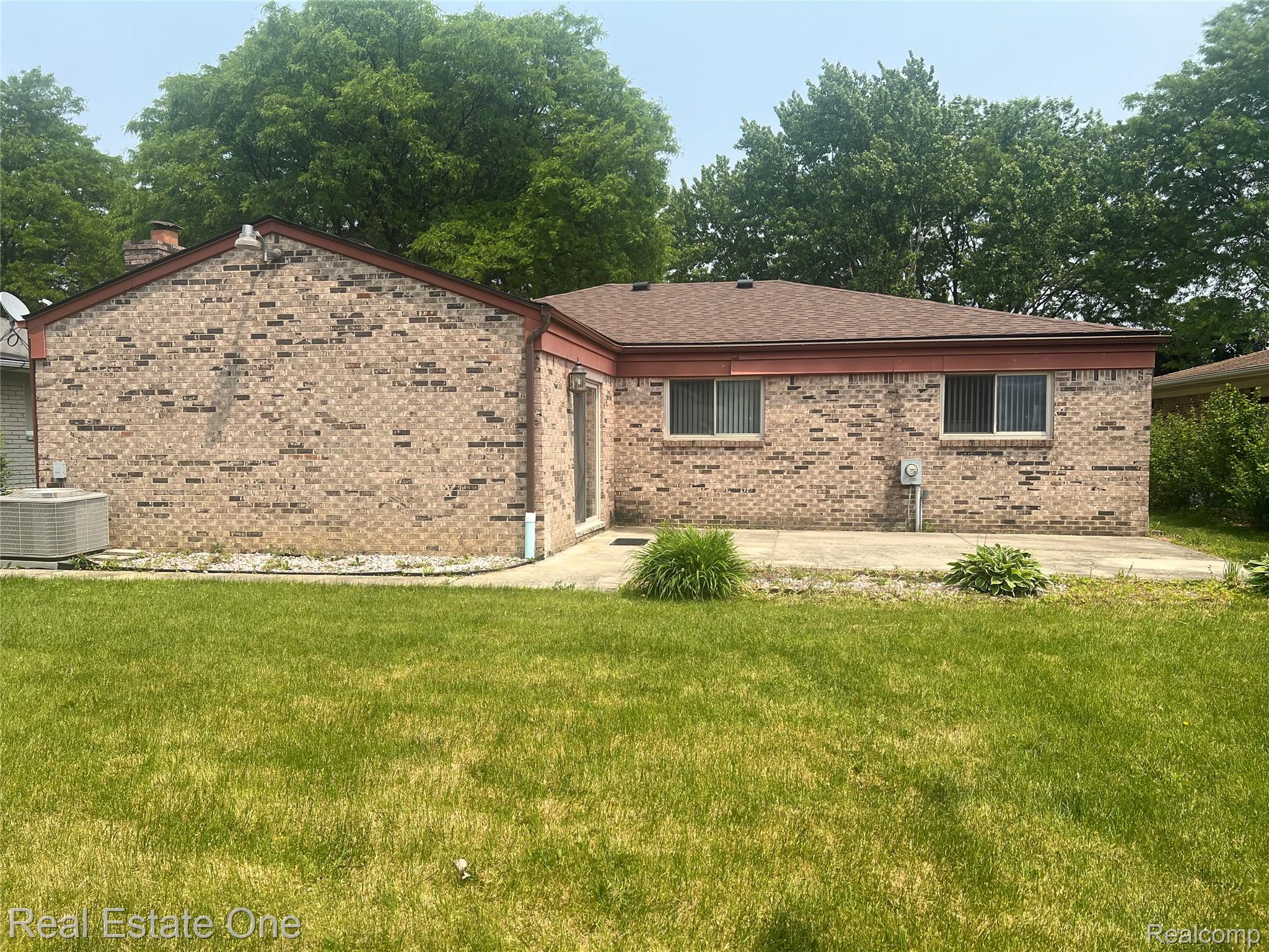 35715 Maureen Drive