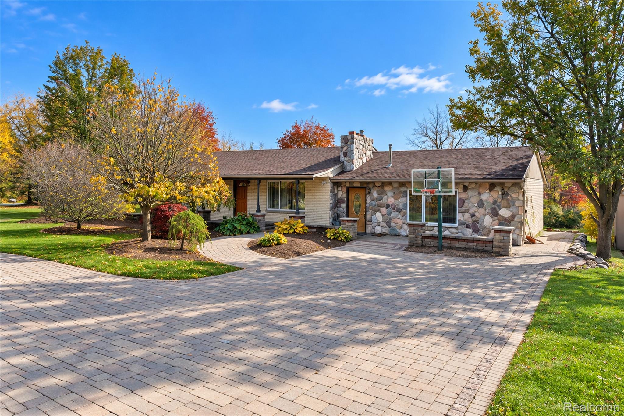 2675 W Commerce Road