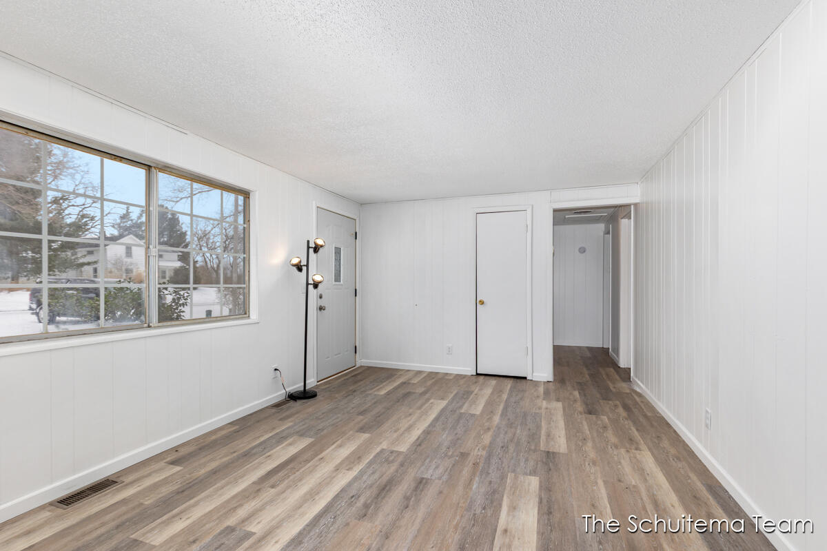 5668-5670 142nd Avenue