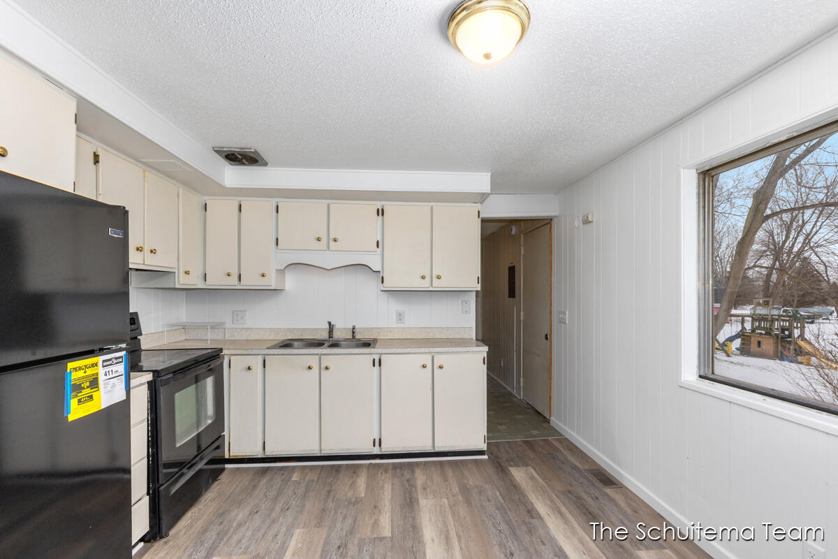 5668-5670 142nd Avenue