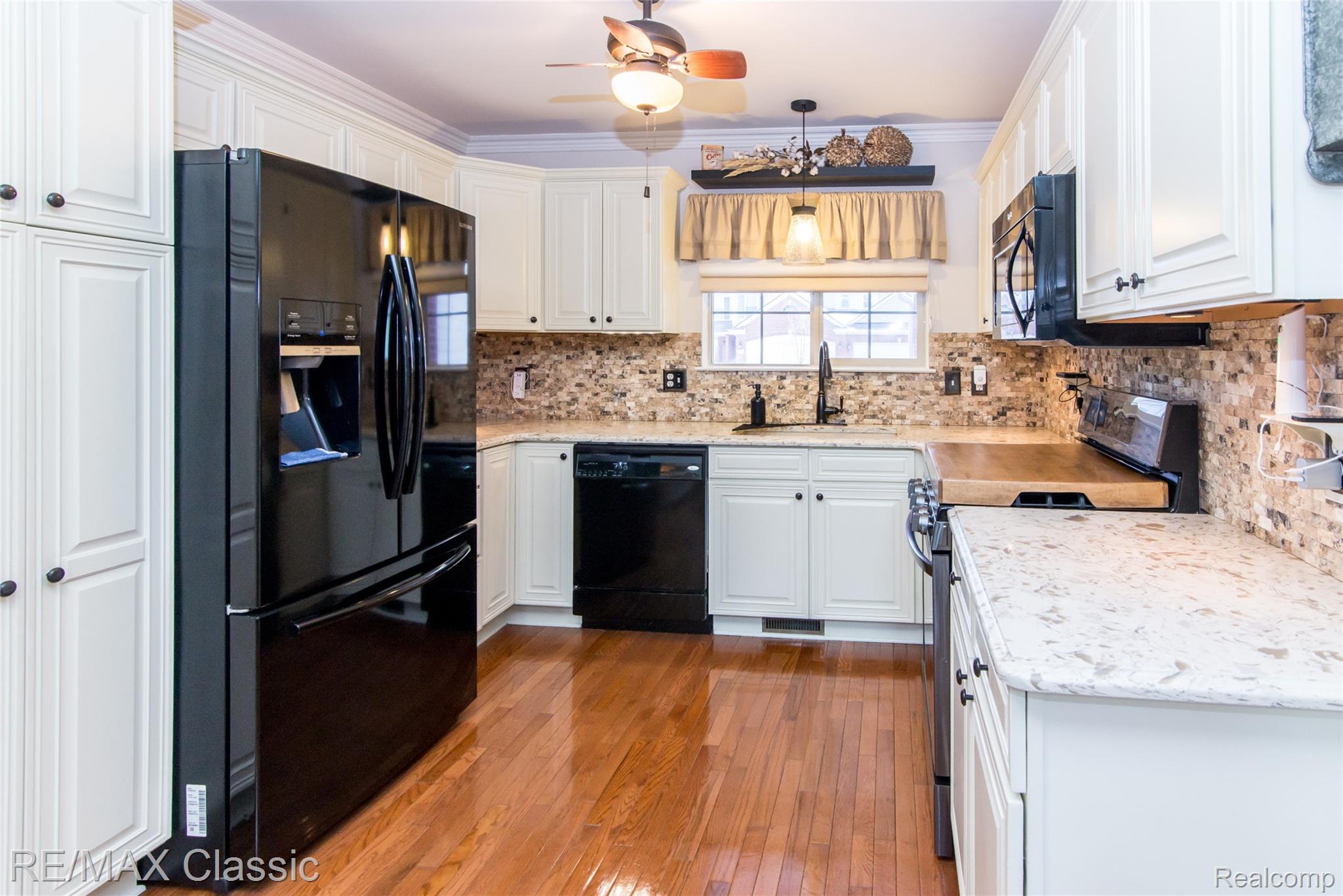 4655 Summer Ridge Drive 17