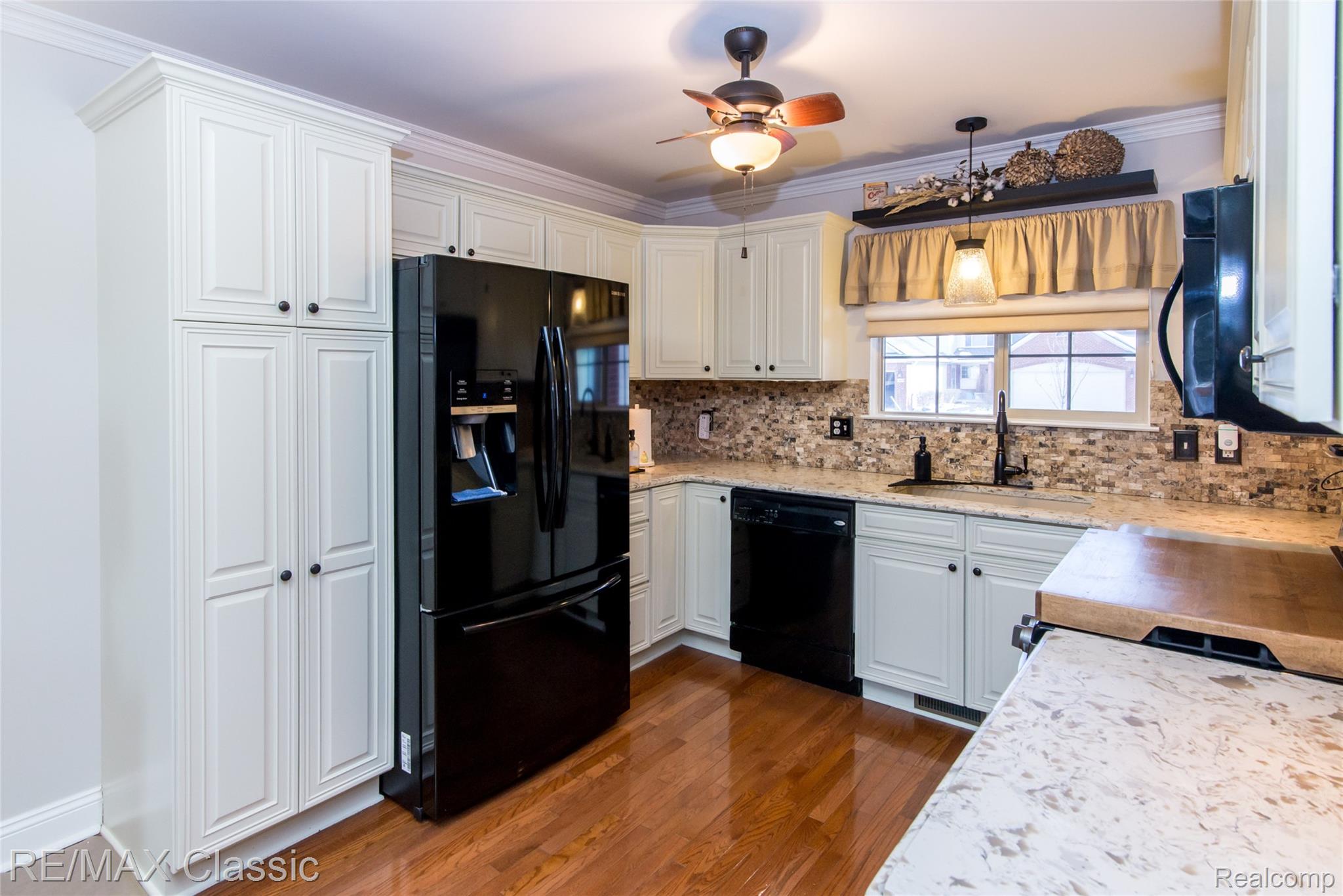 4655 Summer Ridge Drive 17