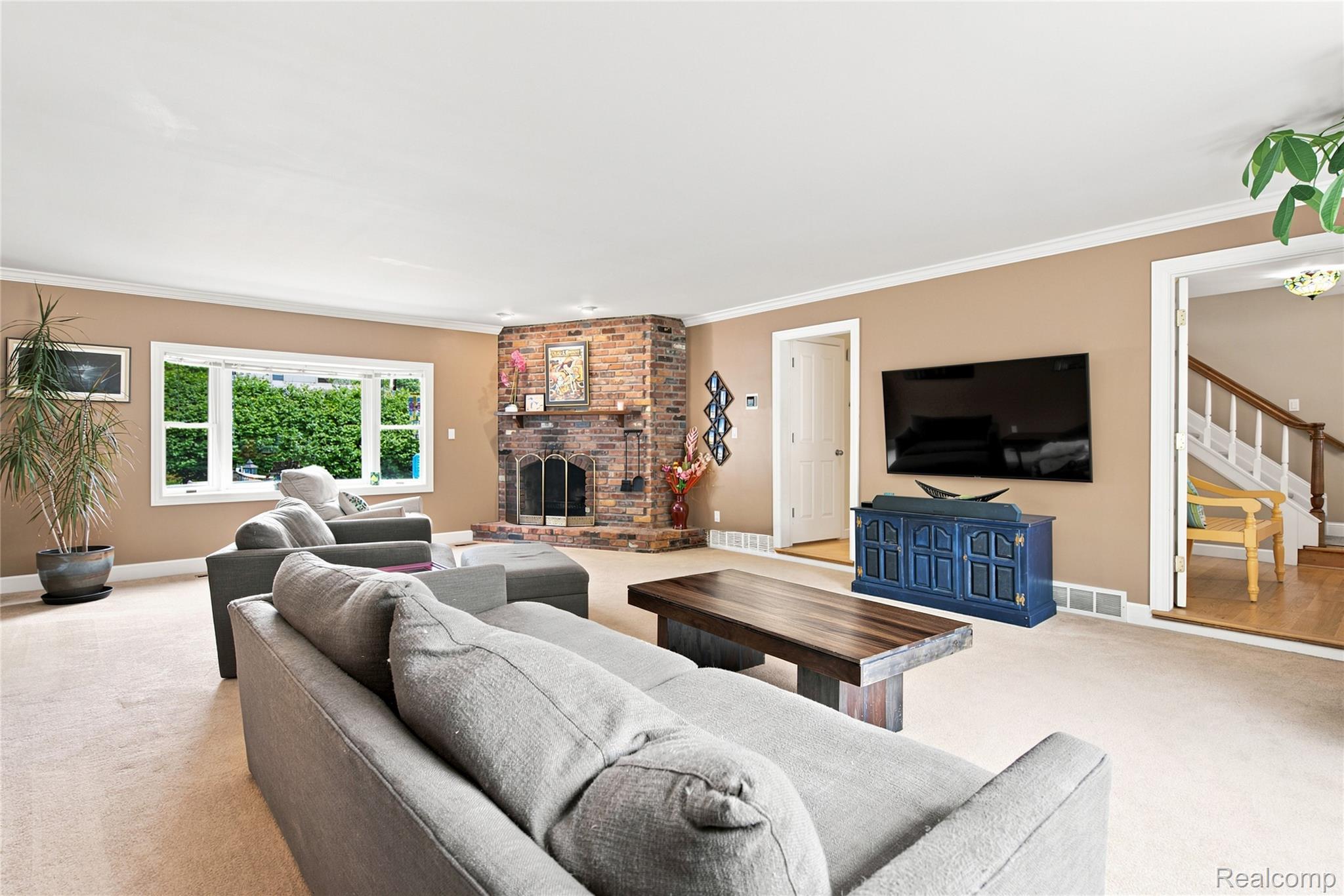41138 Crestwood Drive