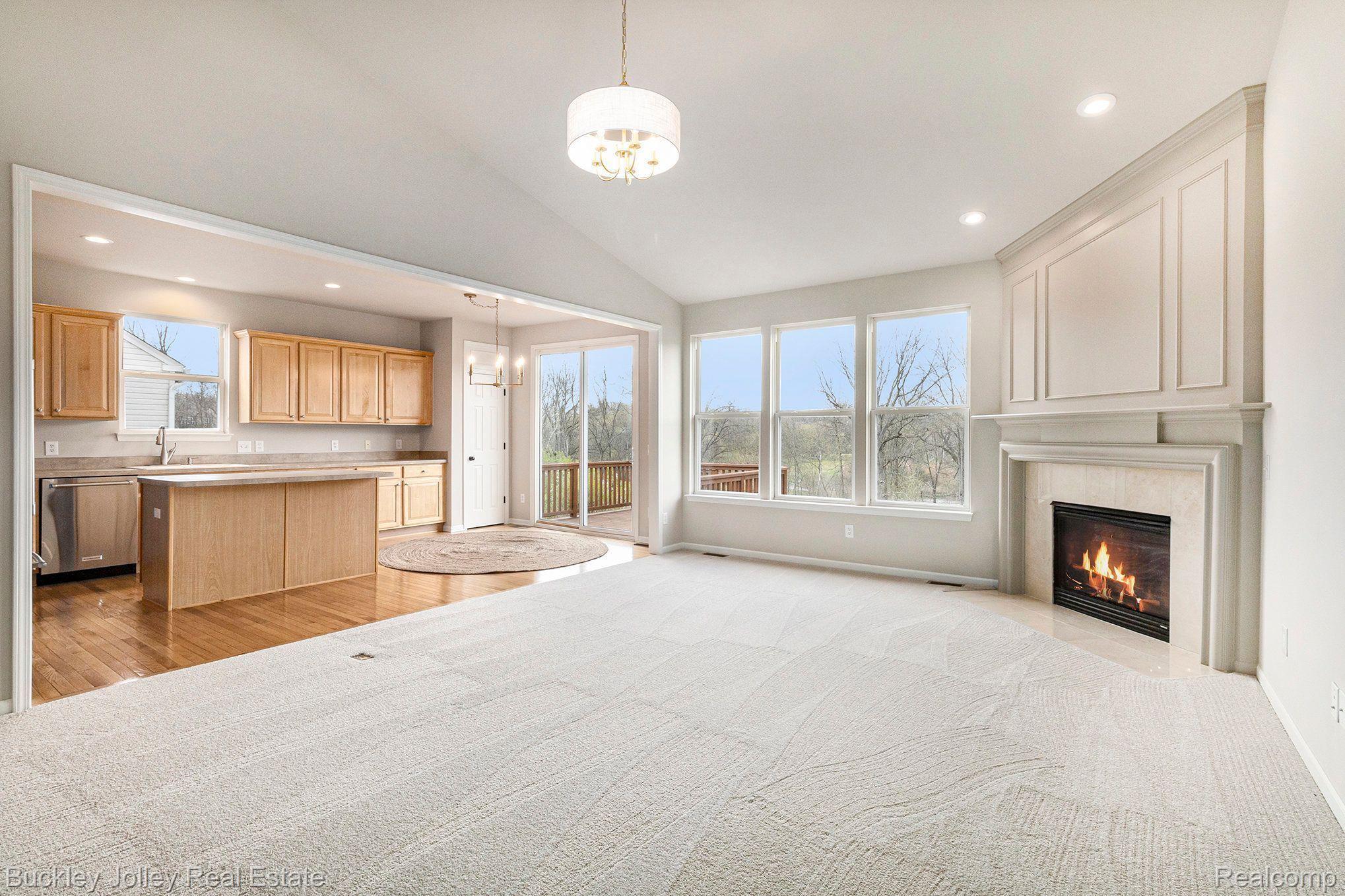 3736 VICKSBURG Way