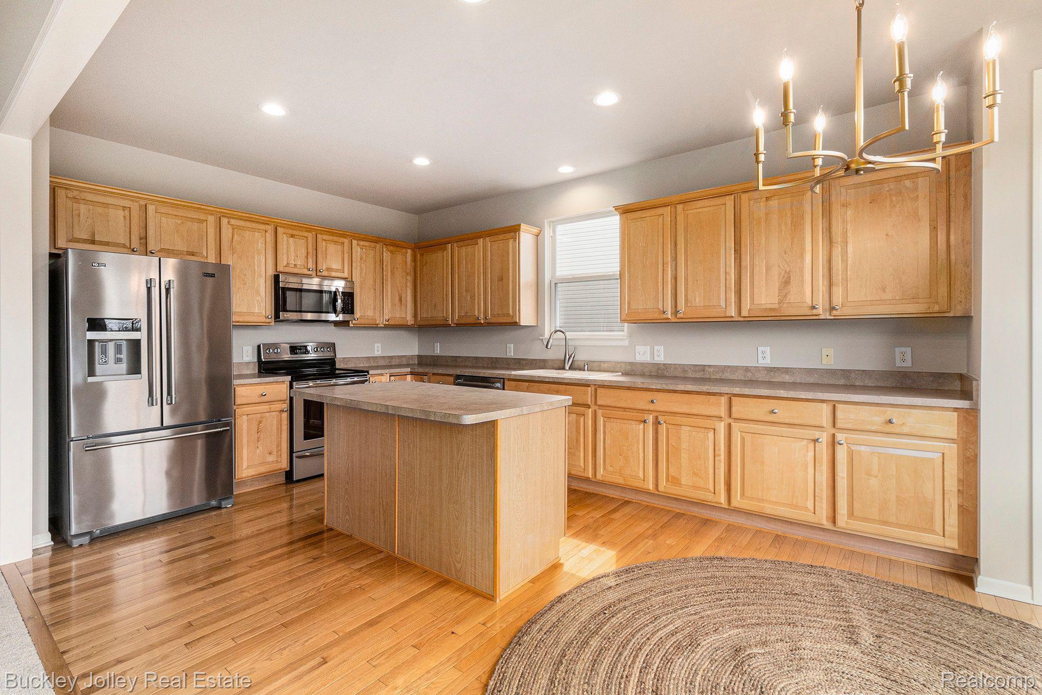 3736 VICKSBURG Way