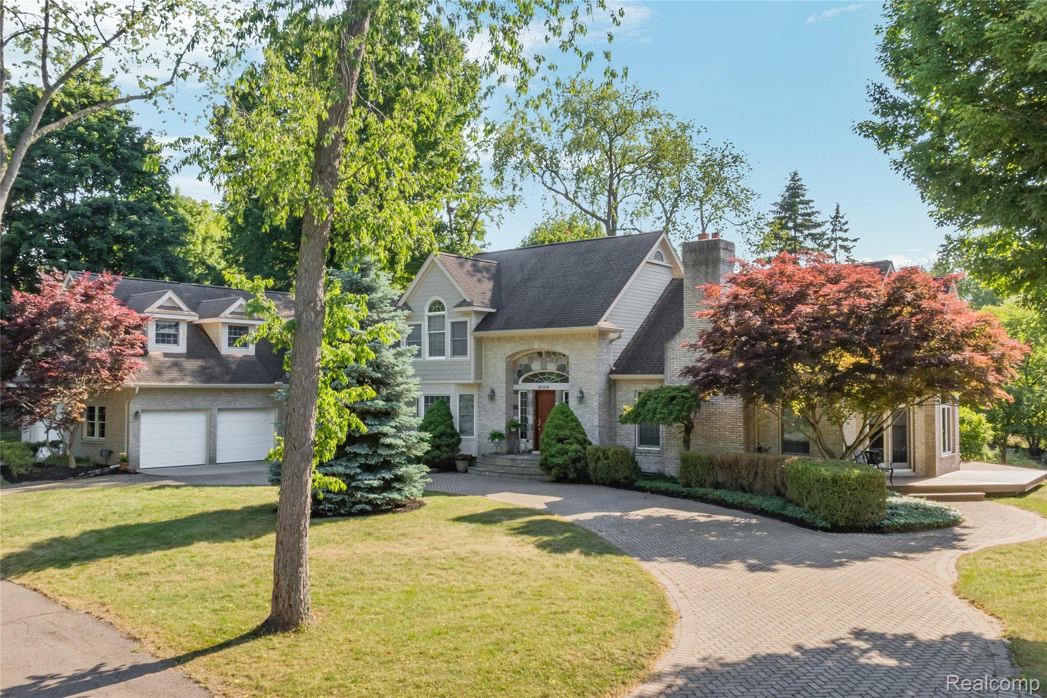 905 Spring Drive
