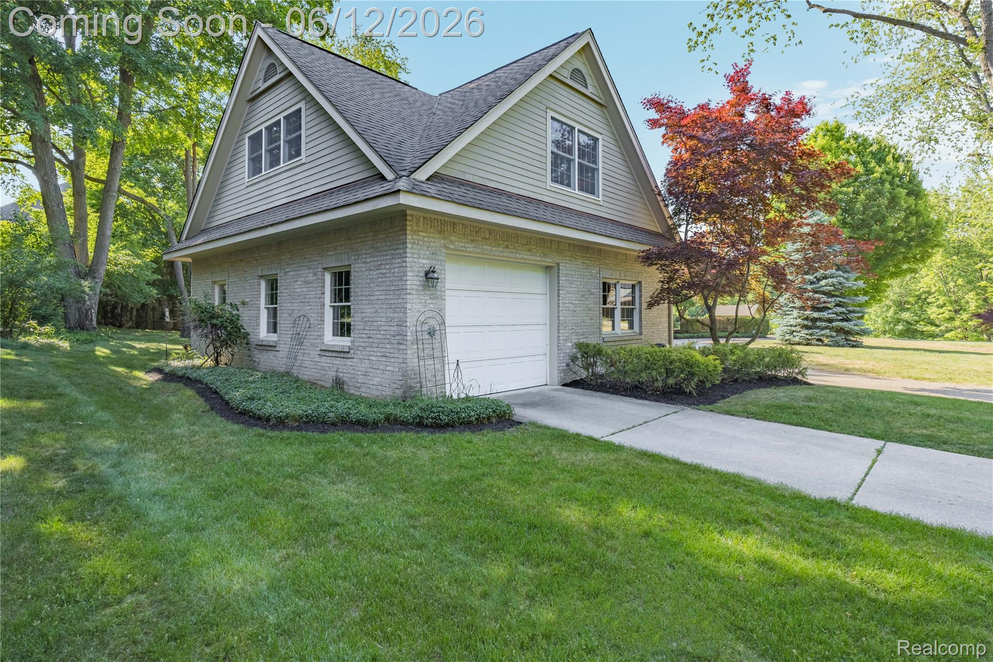 905 Spring Drive