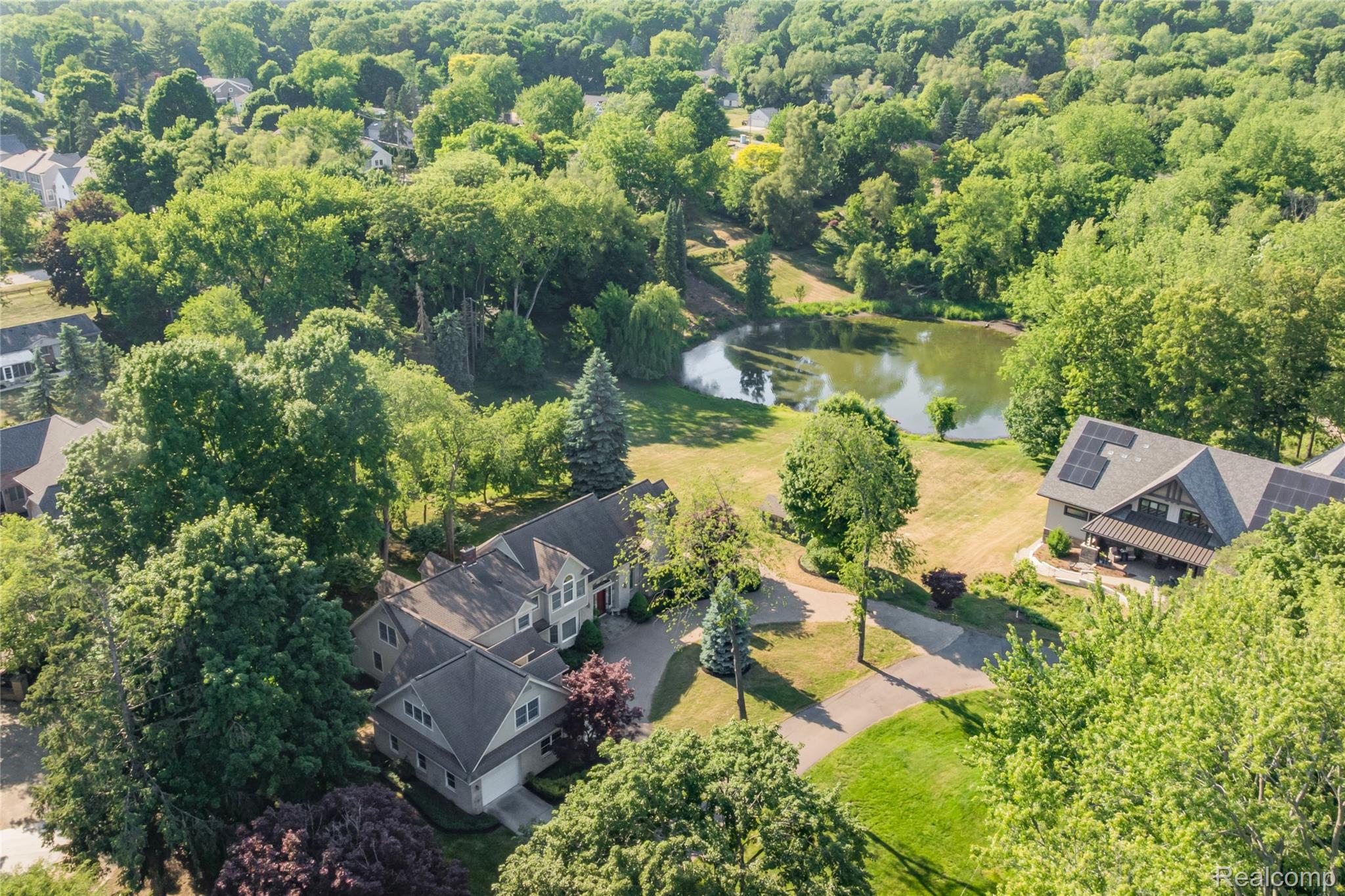 905 Spring Drive