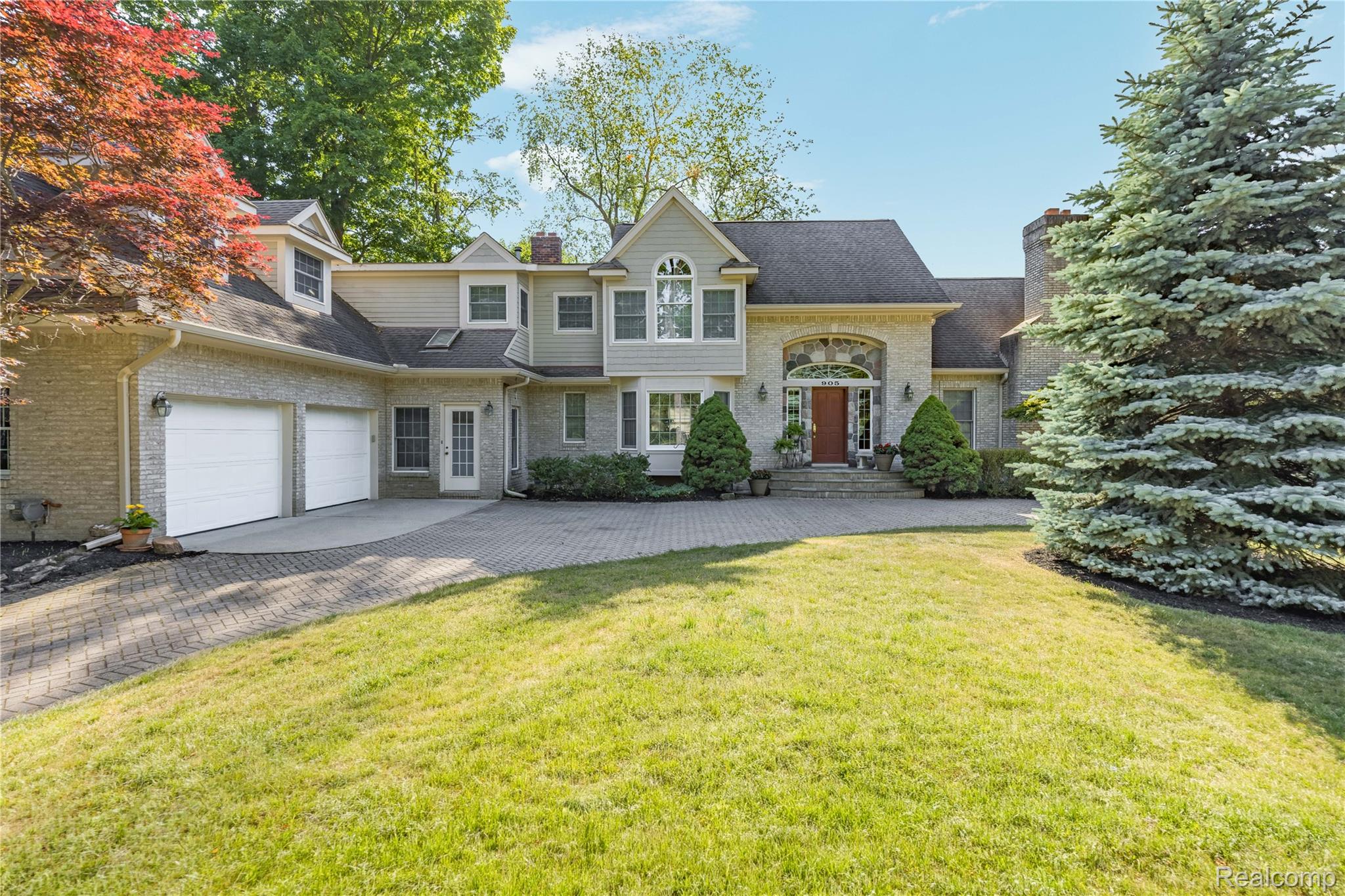 905 Spring Drive