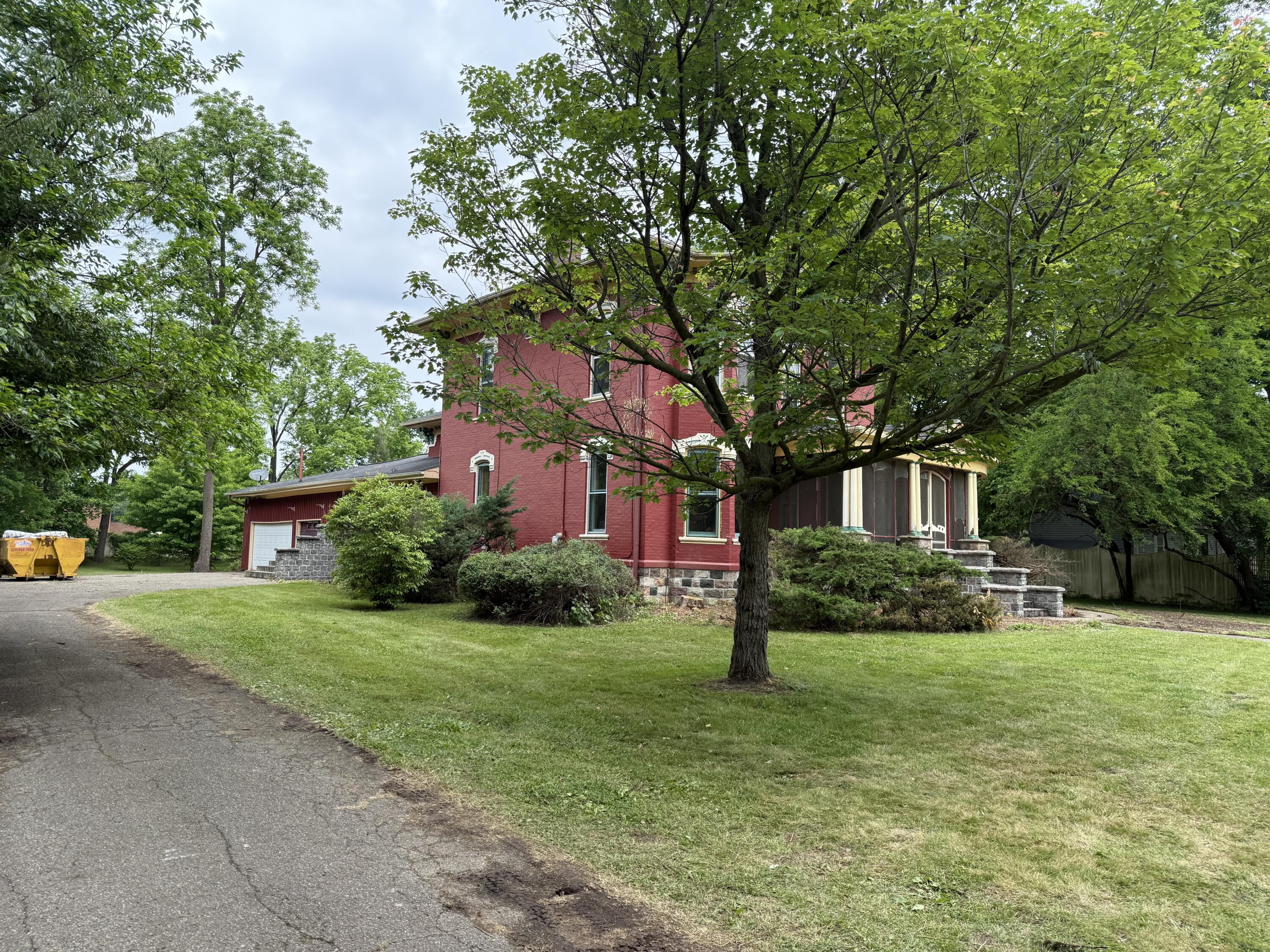 520 W Capital Avenue