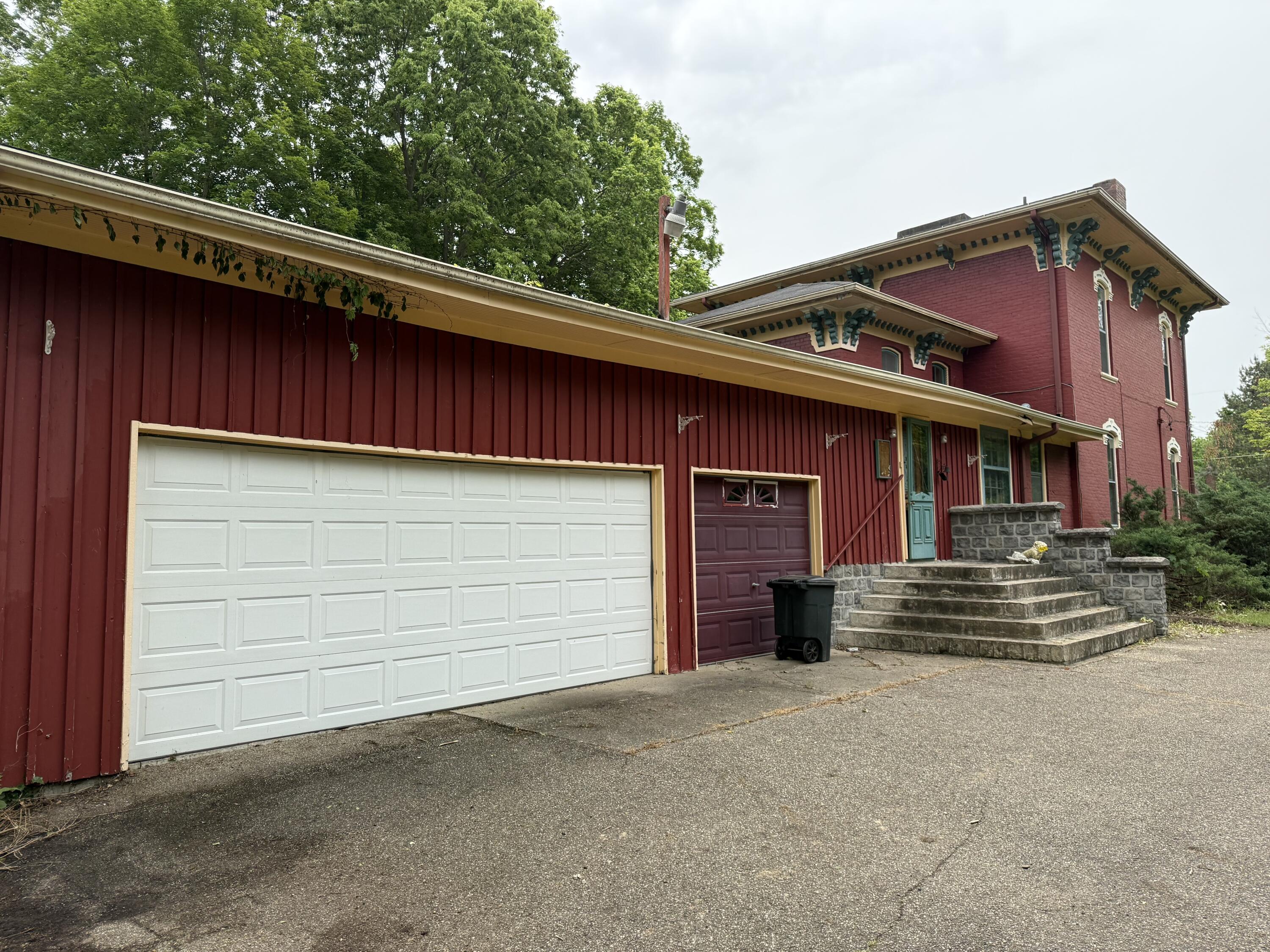 520 W Capital Avenue