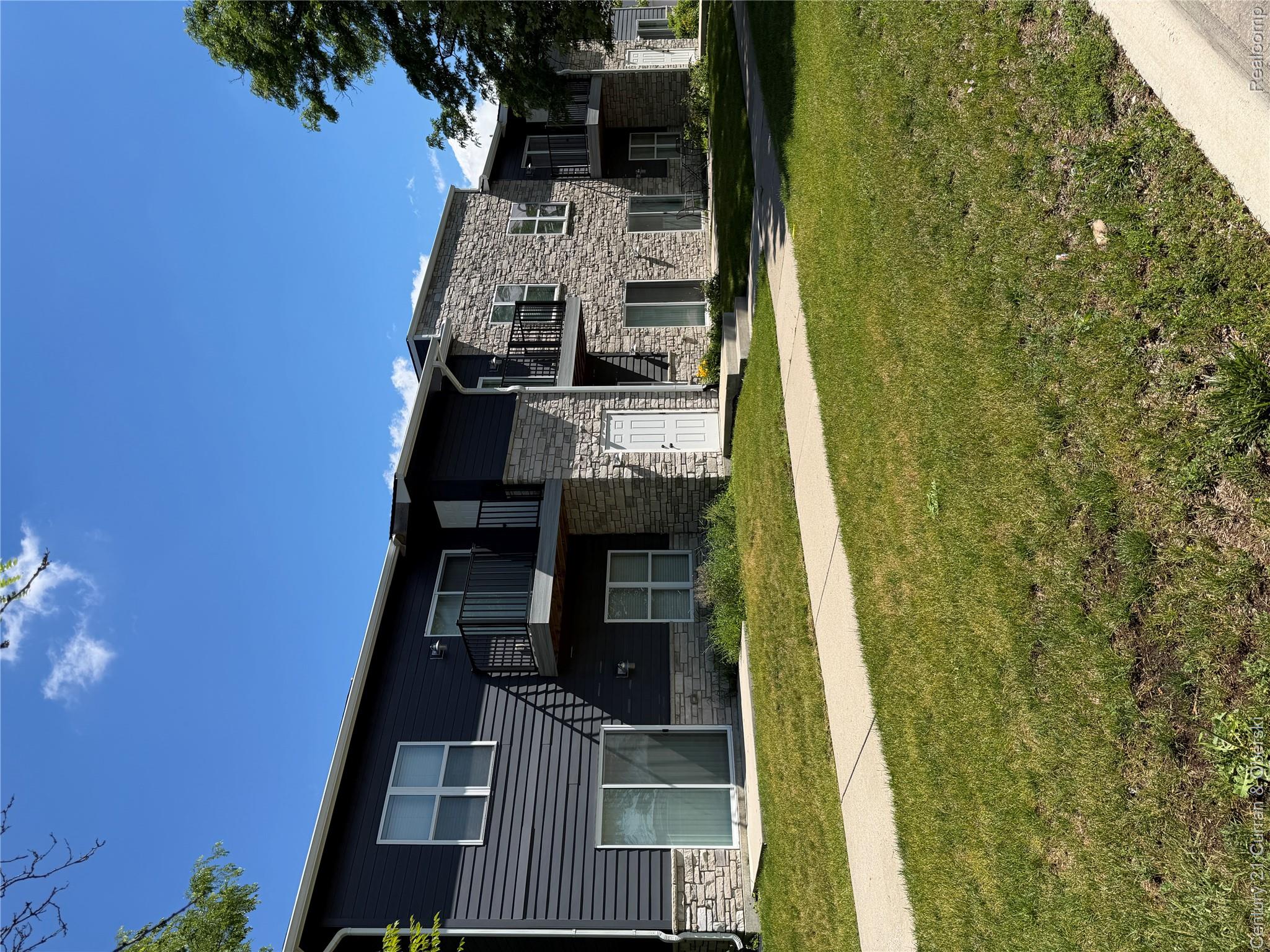 1241 E Woodward Heights Boulevard