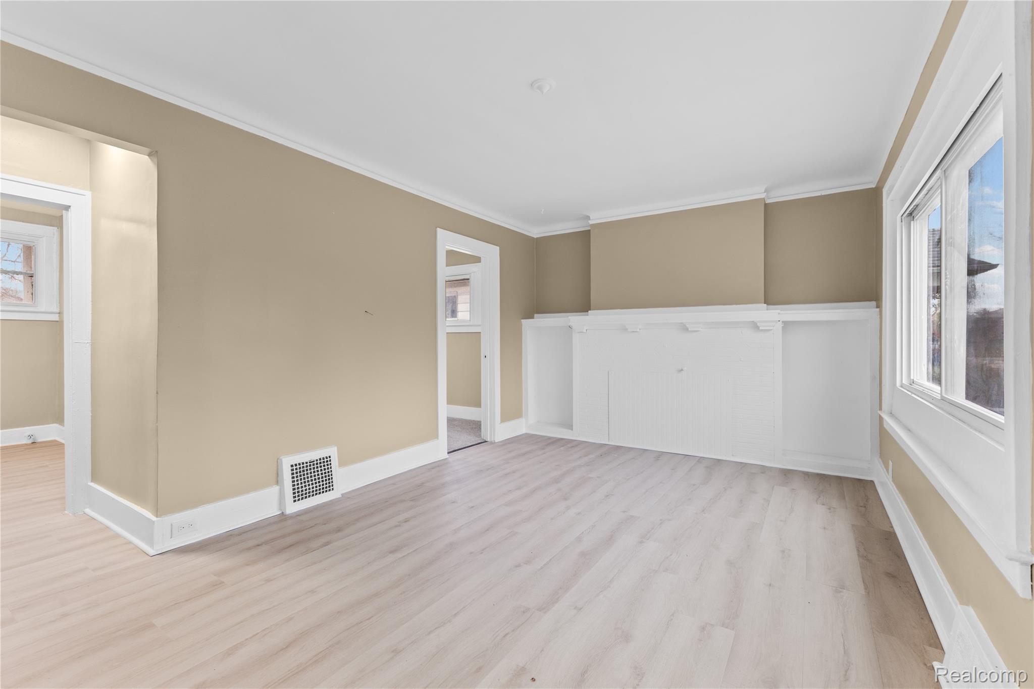 13558 Pinehurst Street