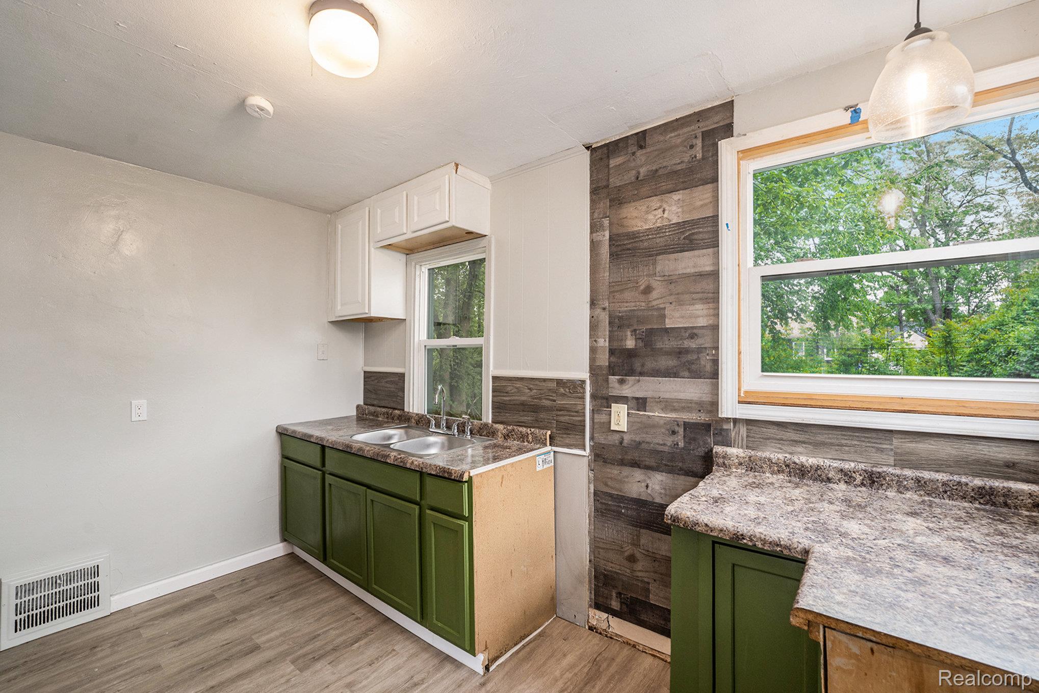 Detroit City, Michigan 48227, United States, 2 Bedrooms Bedrooms, ,1 BathroomBathrooms,Residential,Pending,141553